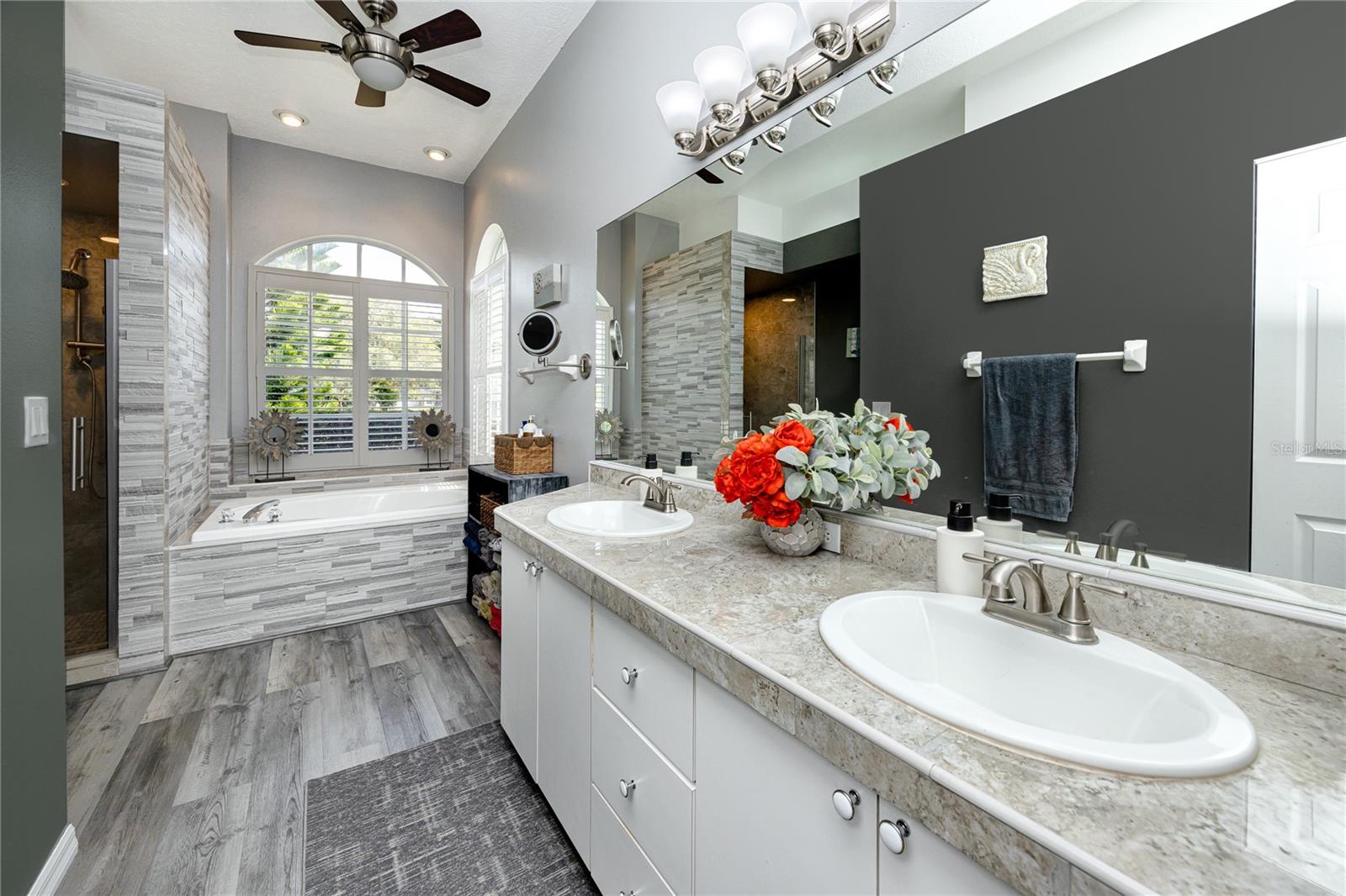 Image 24 of 45 For 7825 Burnet Lane