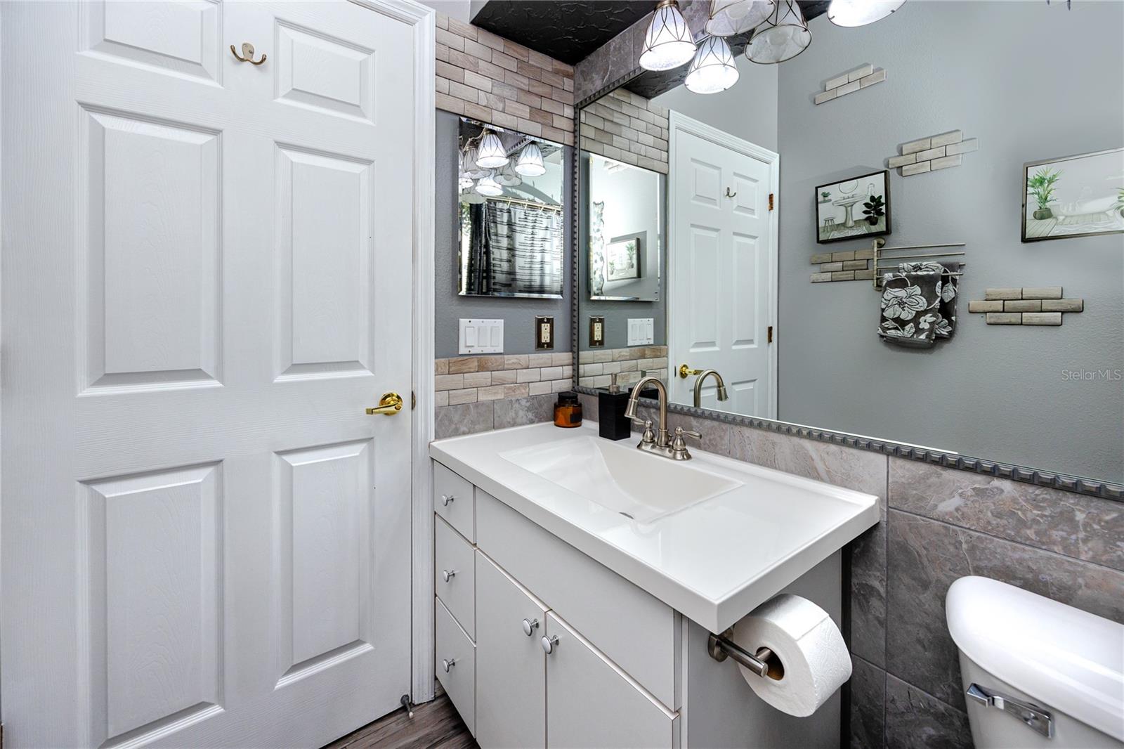 Image 32 of 45 For 7825 Burnet Lane