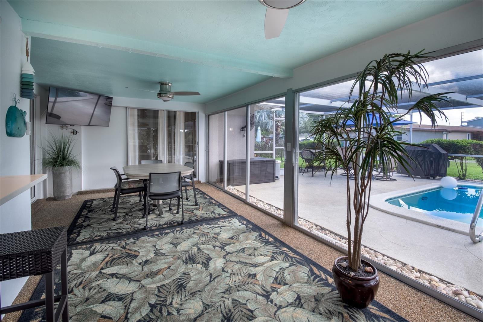 Image 31 of 45 For 6569 Augusta Boulevard