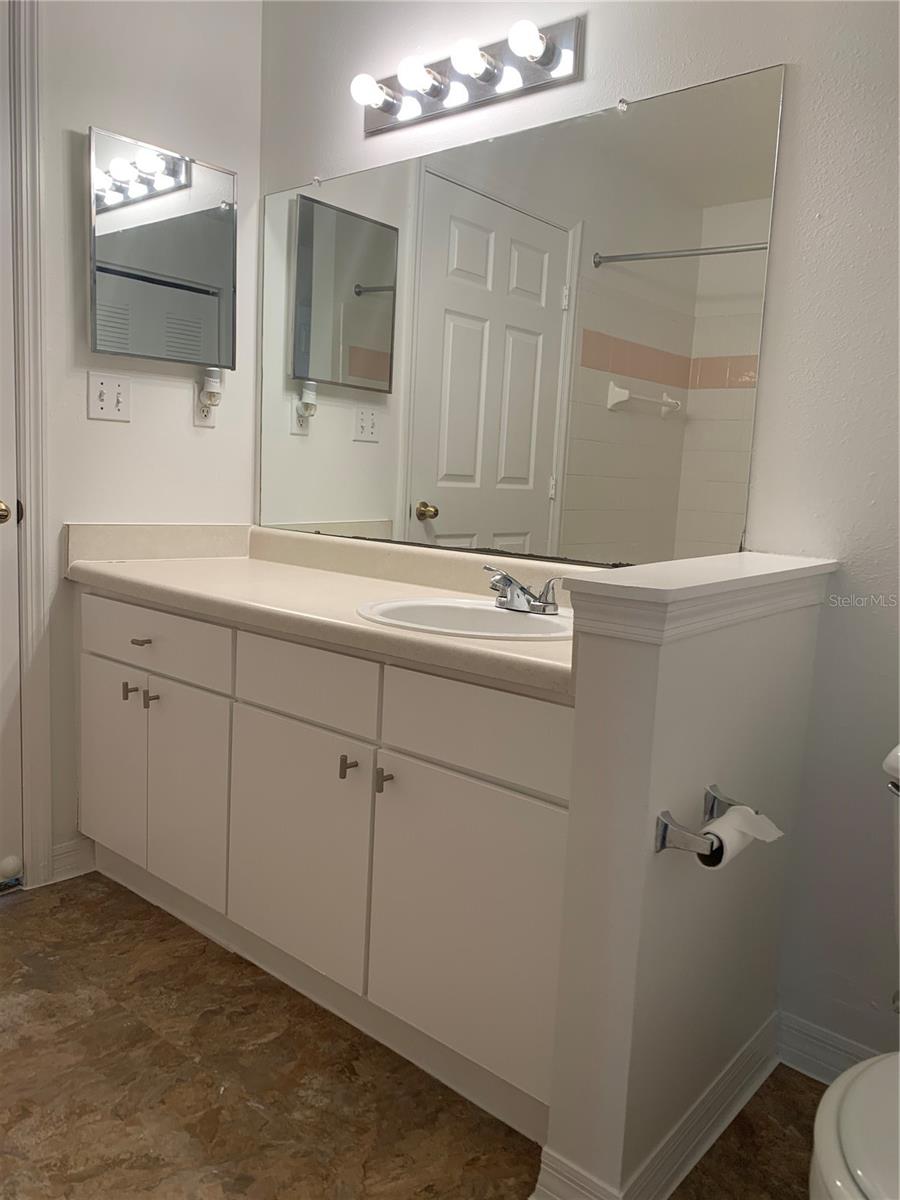 Image 13 of 16 For 10588 Windsor Lake Court 10588