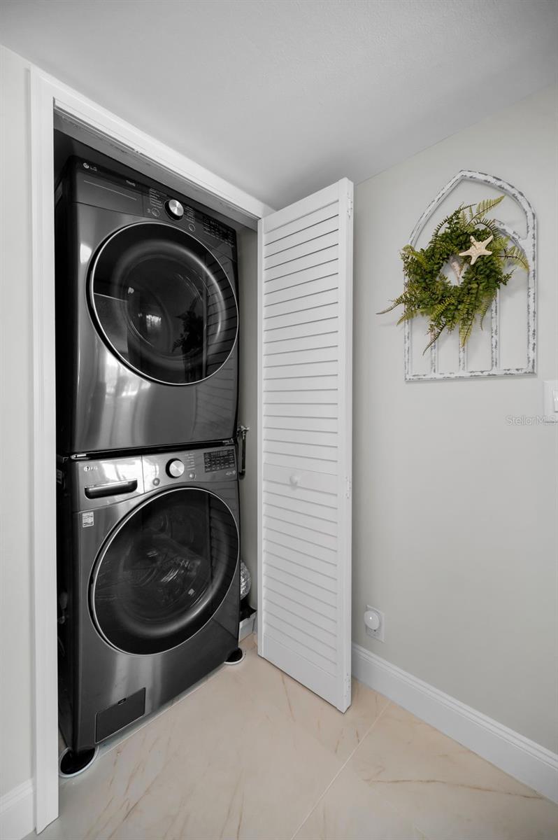 Image 33 of 48 For 100 Oakmont Lane 307