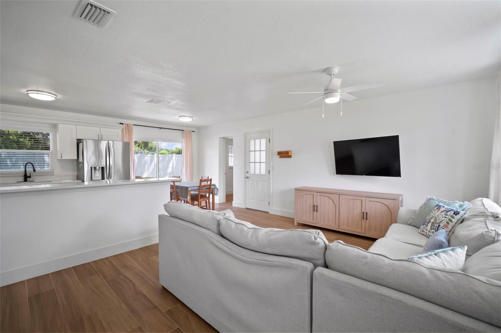 Image 7 of 45 For 7717 Powhatan Avenue