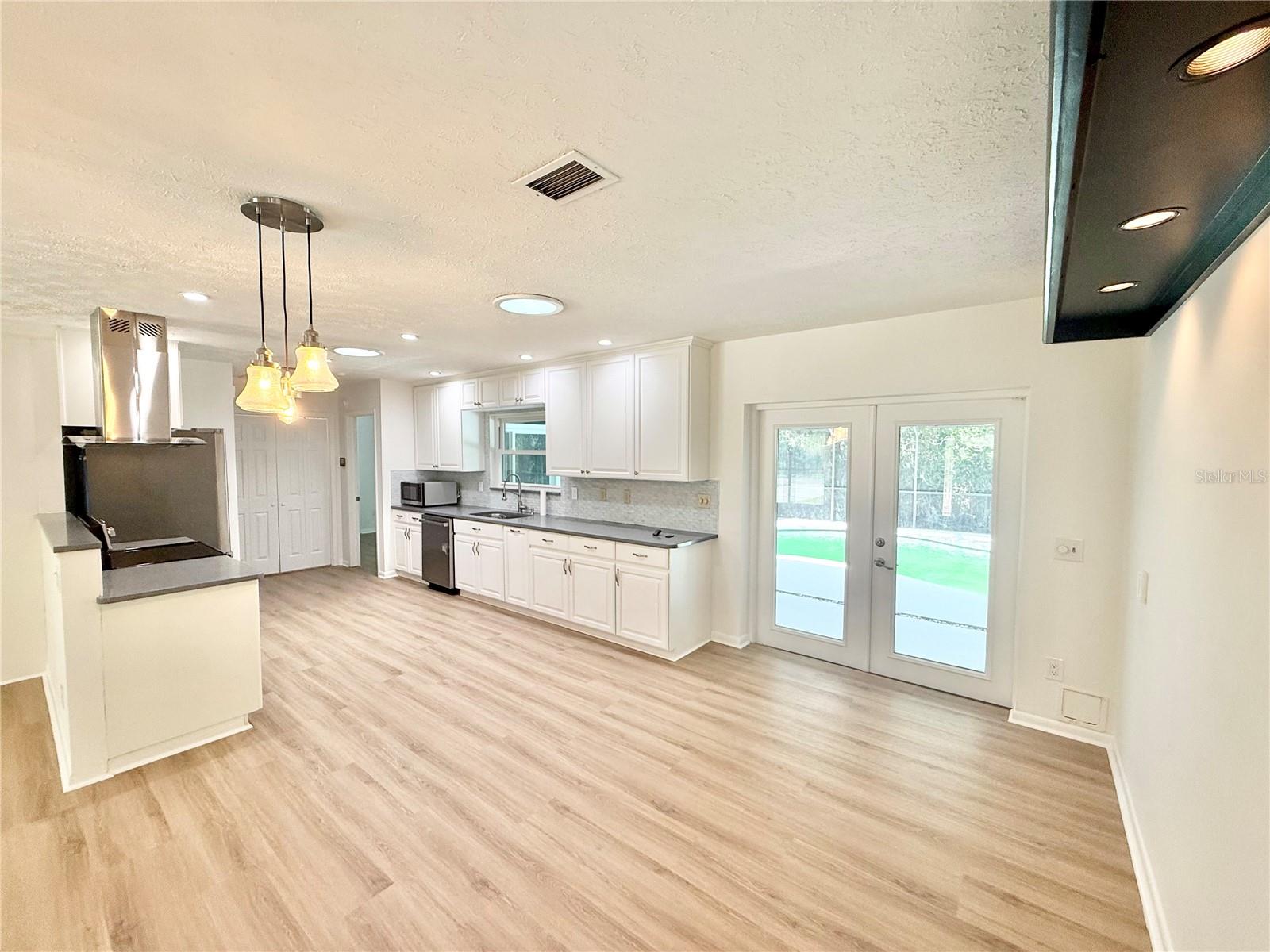Image 21 of 66 For 2019 Village Avenue