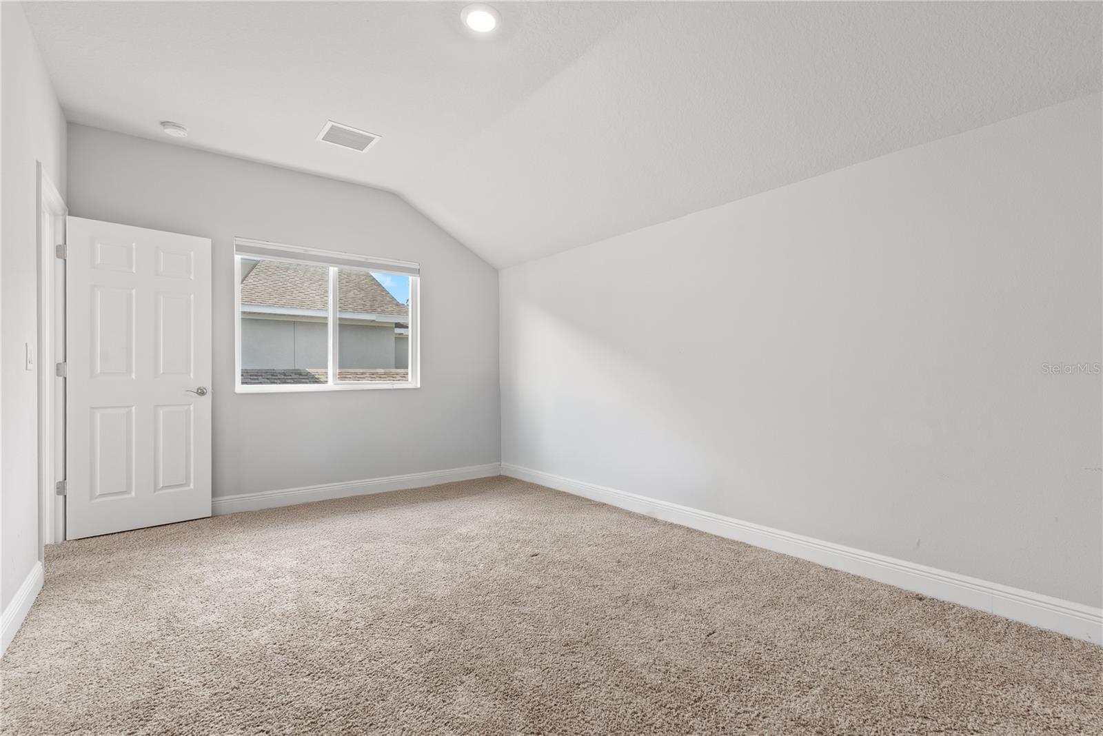 Image 26 of 48 For 16409 Lucia Gardens Lane