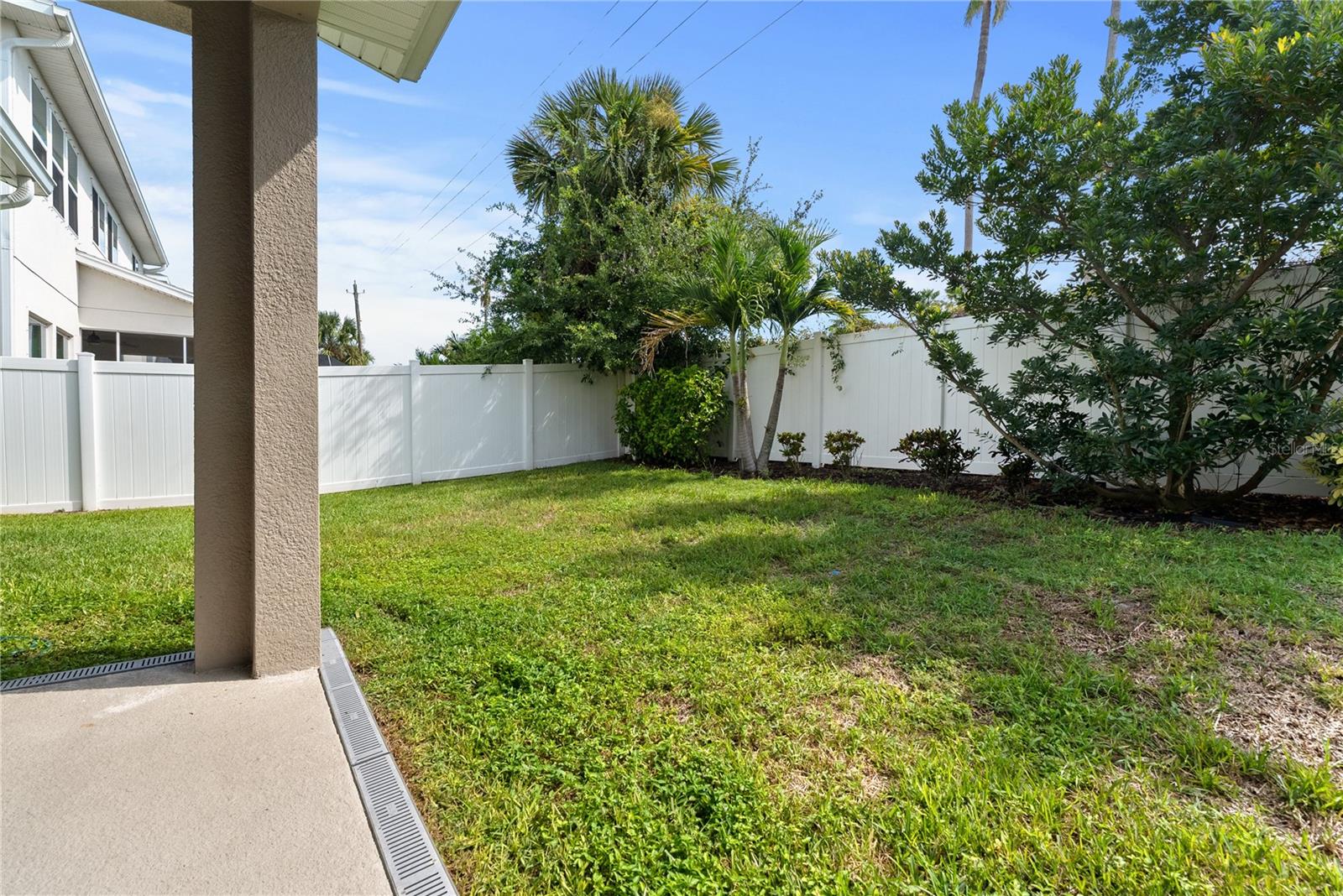 Image 31 of 48 For 16409 Lucia Gardens Lane