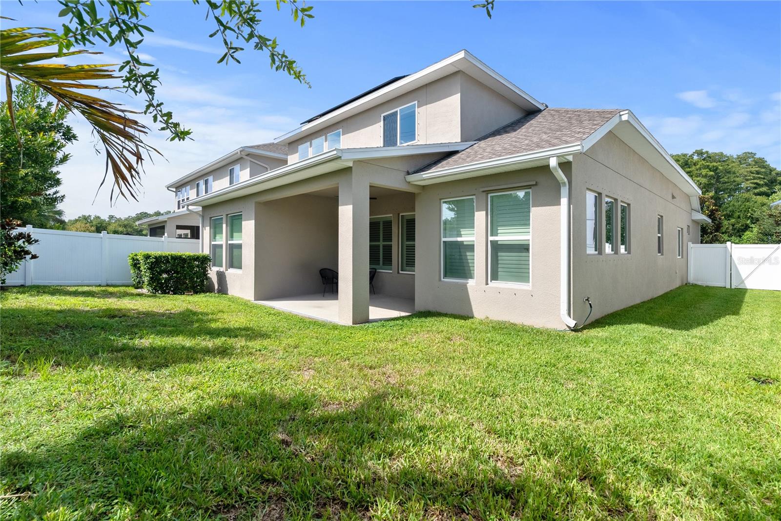 Image 33 of 48 For 16409 Lucia Gardens Lane