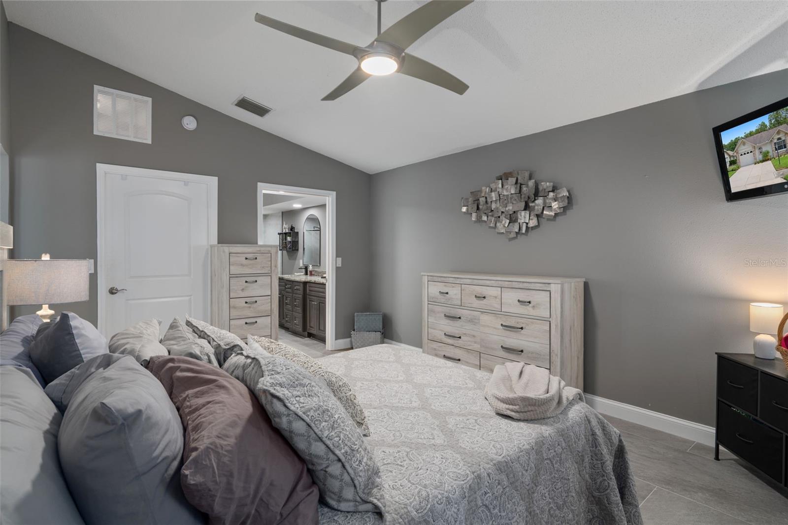 Image 19 of 48 For 4648 Sheffield Drive 51