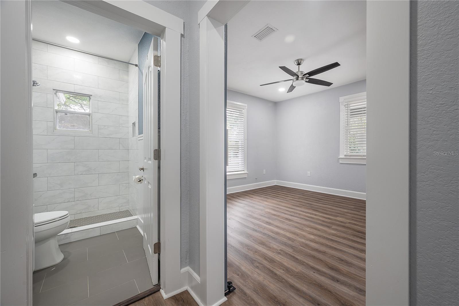Image 23 of 49 For 1202 Giddens Avenue