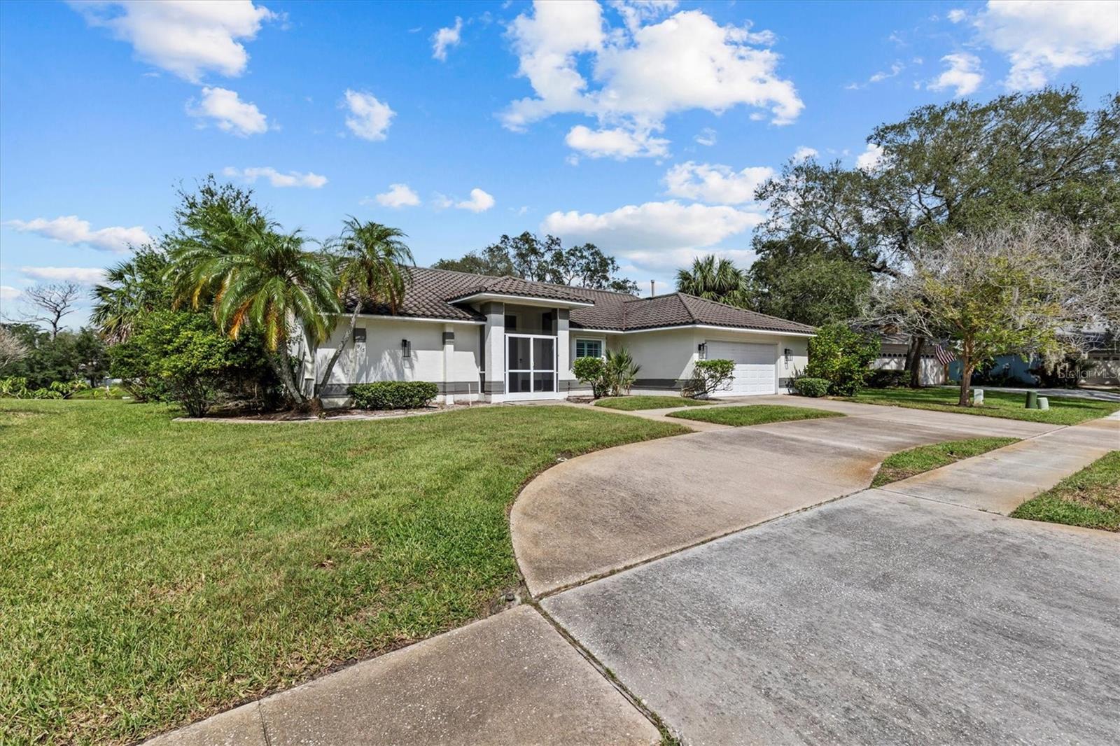 Image 3 of 49 For 913 Oakview Road