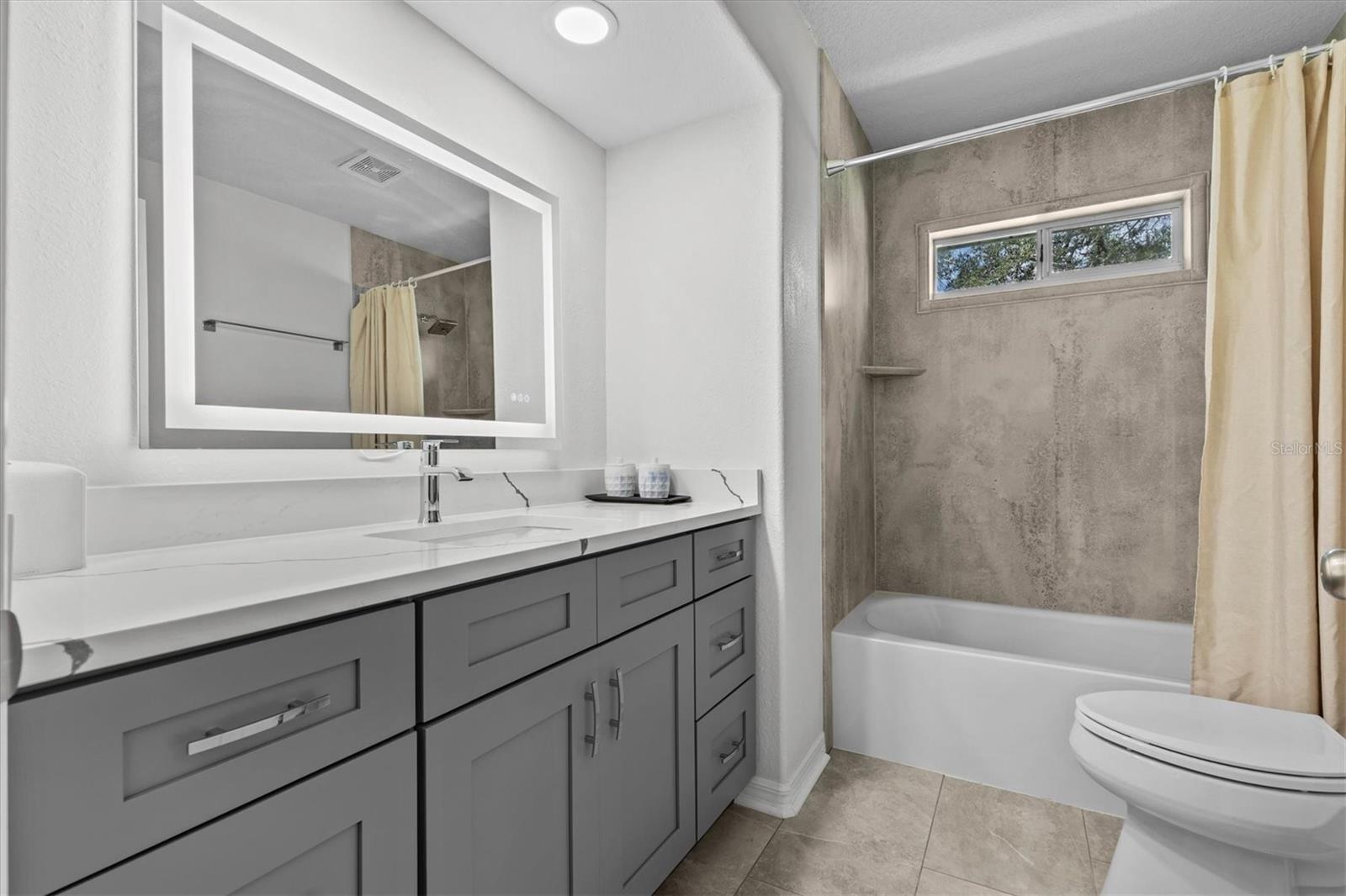 Image 30 of 49 For 913 Oakview Road
