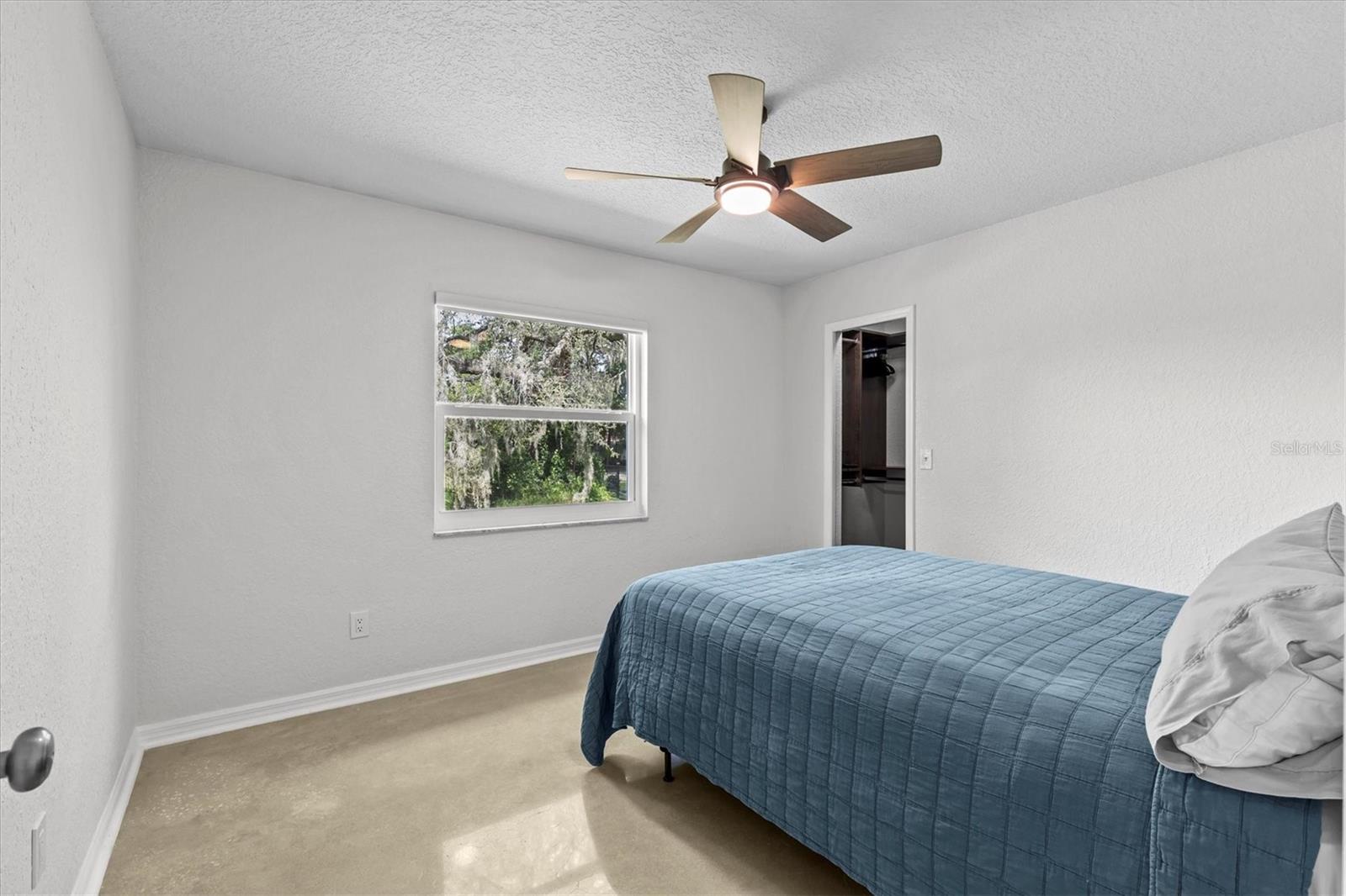 Image 31 of 49 For 913 Oakview Road