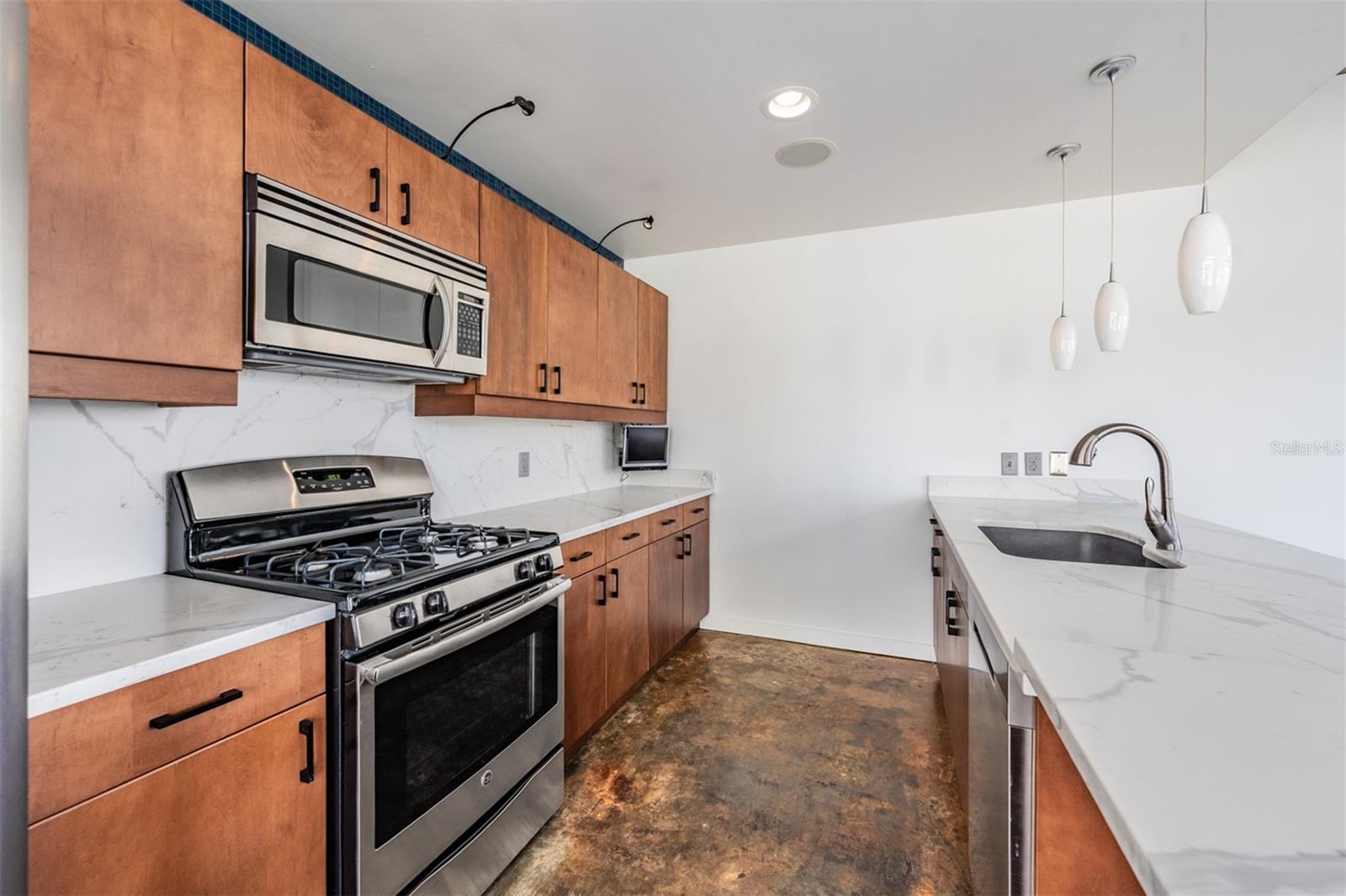 Image 14 of 53 For 101 12th Street 401