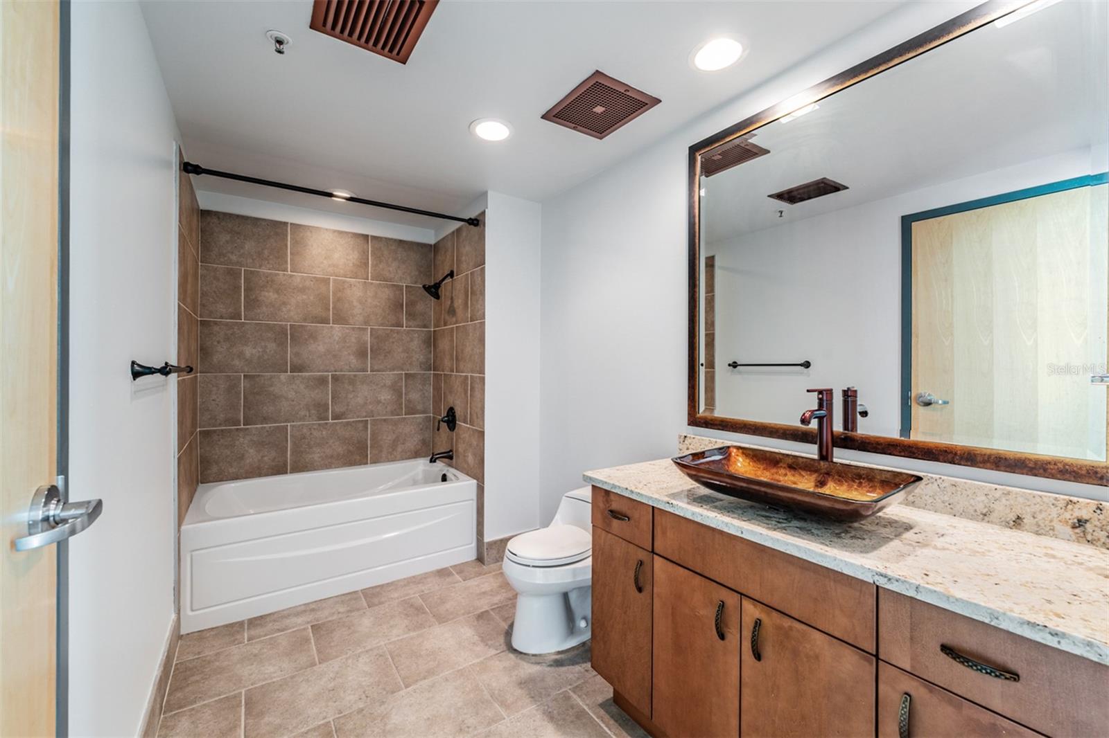 Image 9 of 53 For 101 12th Street 401