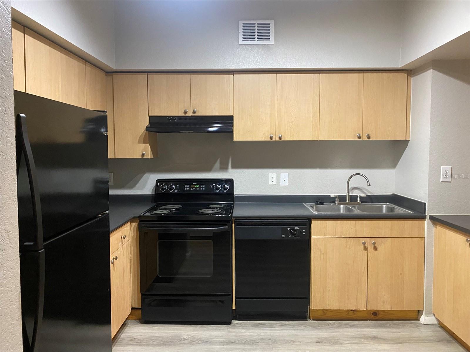 Image 2 of 14 For 520 Armenia Avenue 1228
