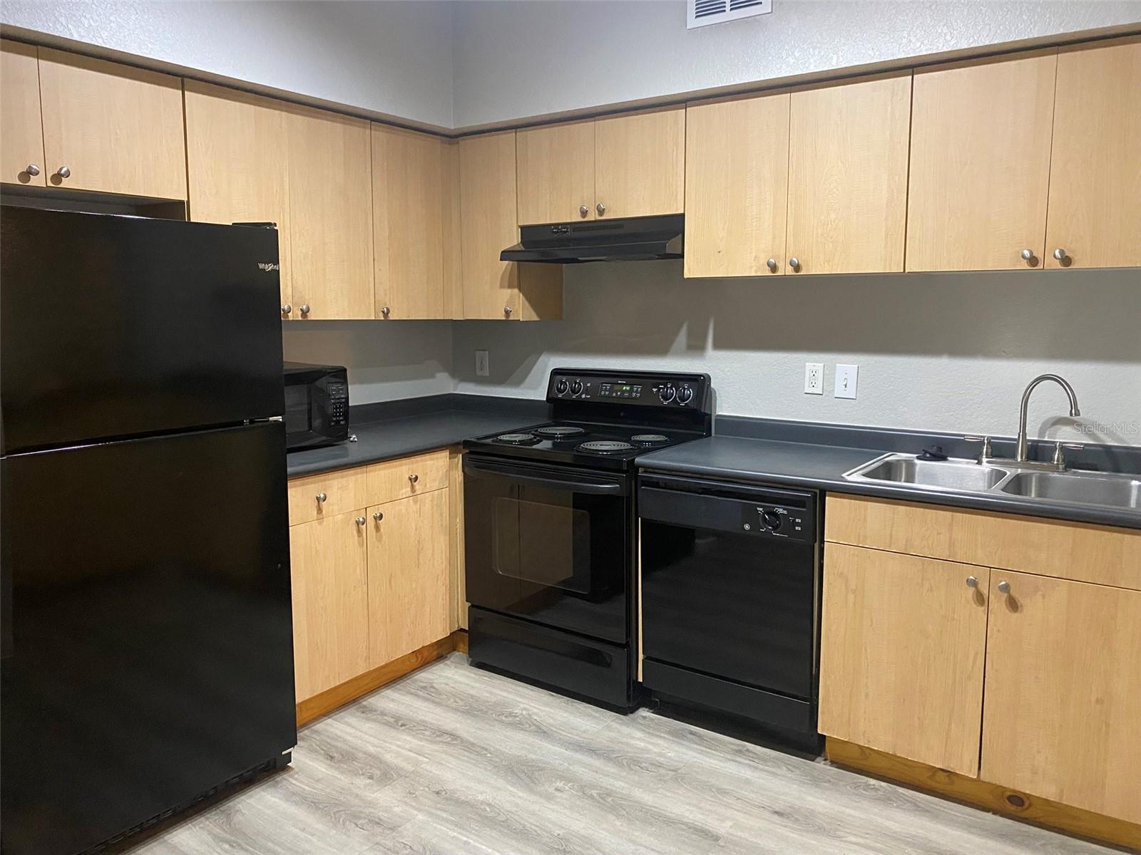 Image 3 of 14 For 520 Armenia Avenue 1228