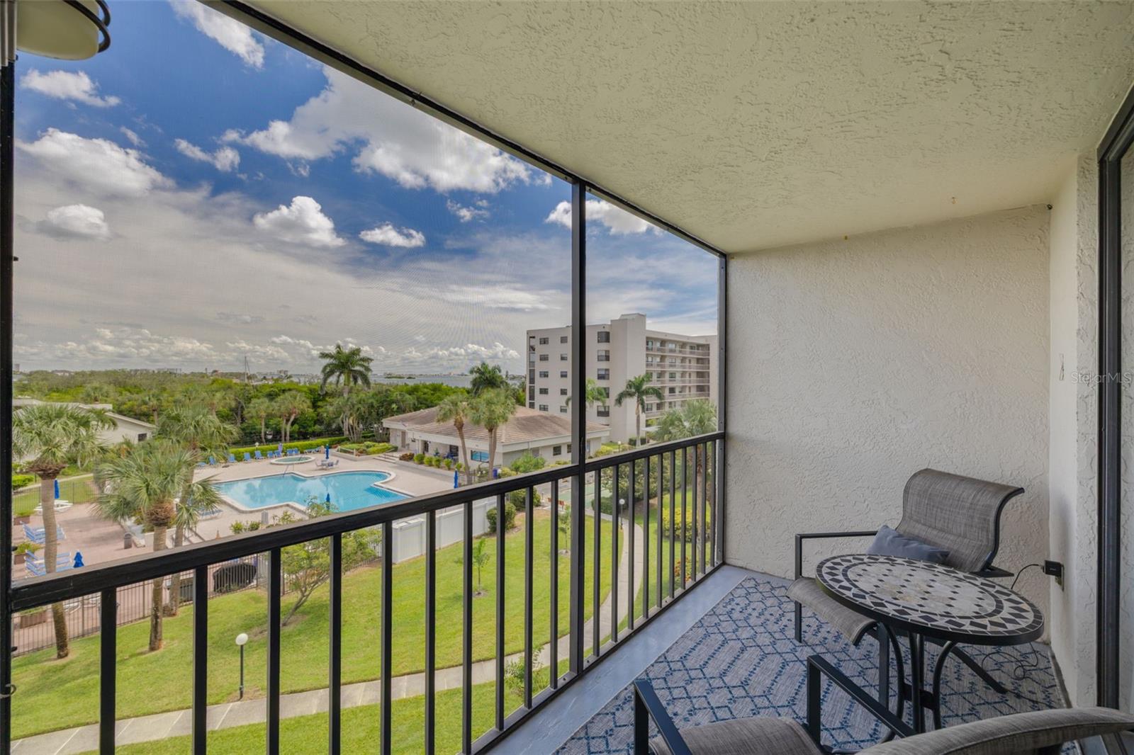 Image 15 of 43 For 1324 Pasadena Avenue S 402