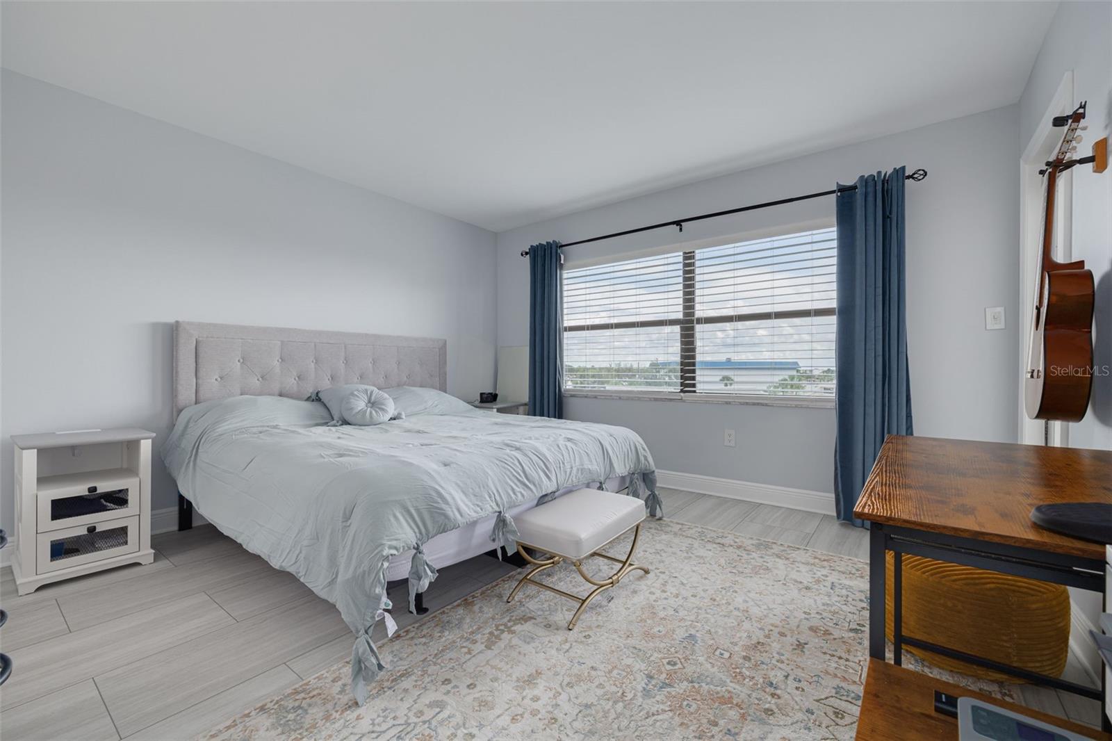 Image 18 of 43 For 1324 Pasadena Avenue S 402