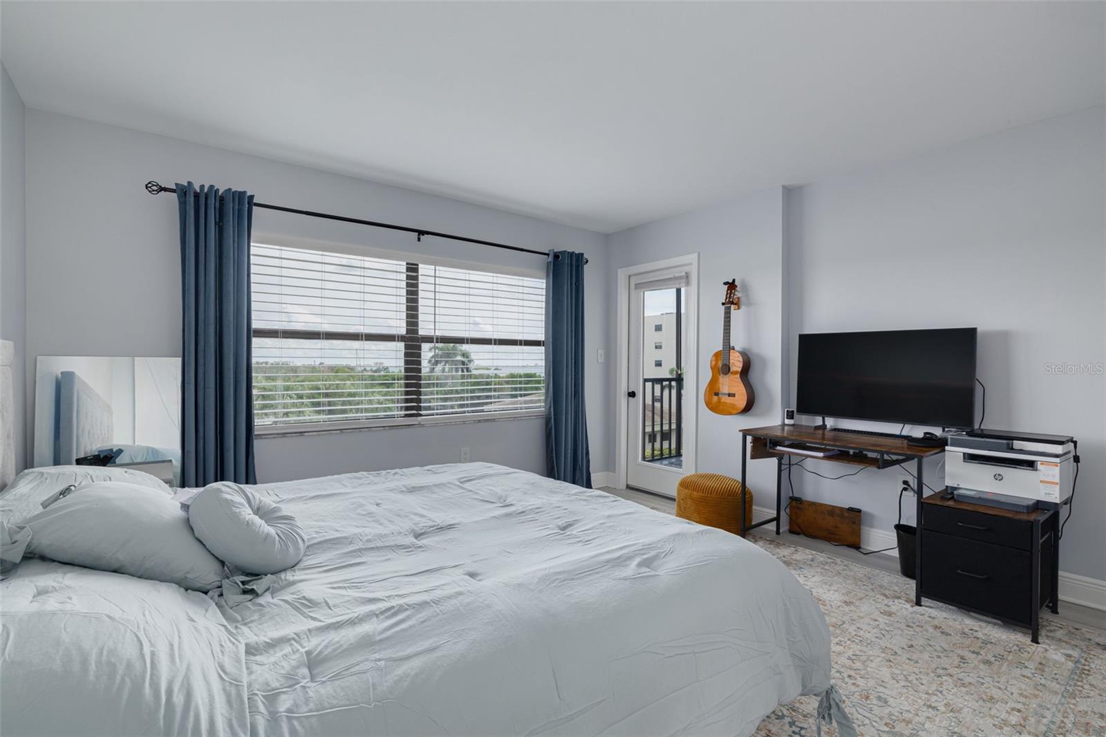 Image 19 of 43 For 1324 Pasadena Avenue S 402