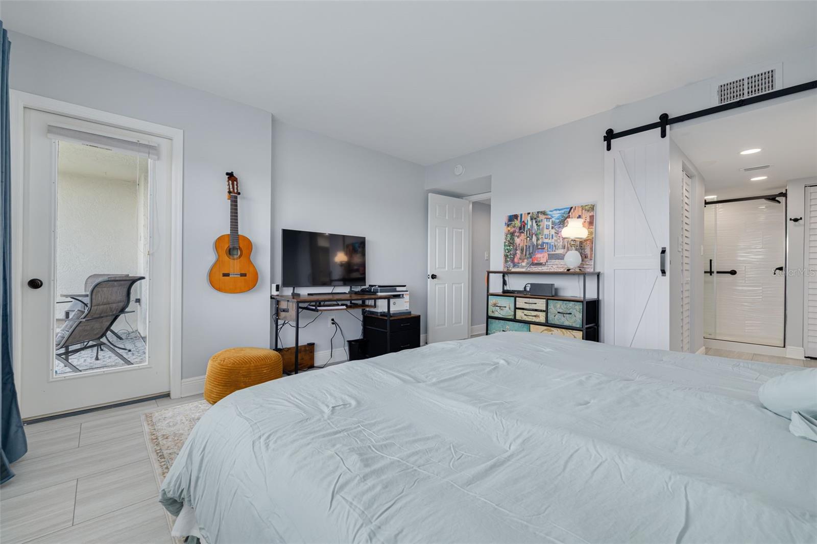 Image 20 of 43 For 1324 Pasadena Avenue S 402
