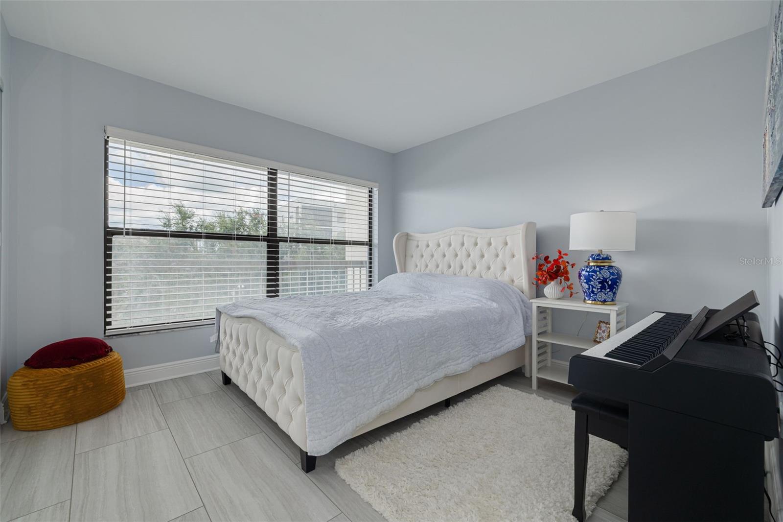 Image 23 of 43 For 1324 Pasadena Avenue S 402