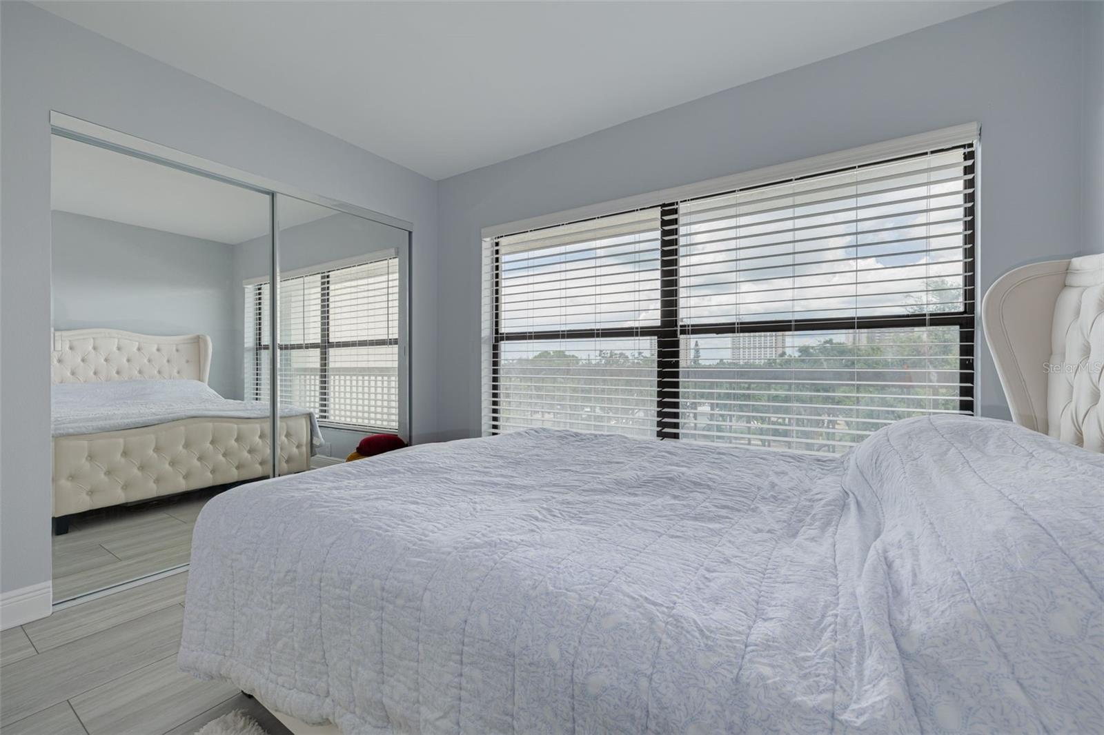 Image 24 of 43 For 1324 Pasadena Avenue S 402