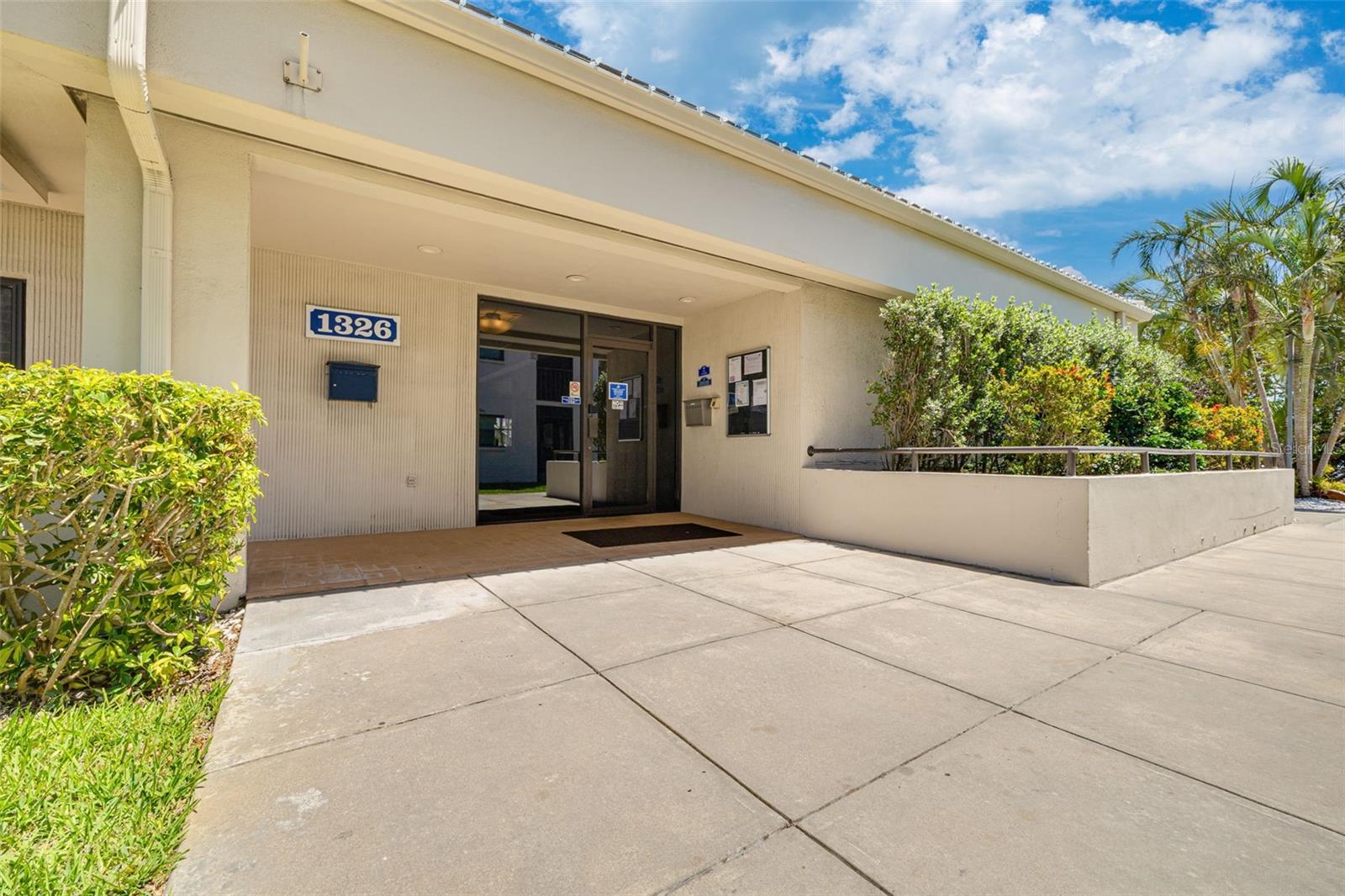 Image 33 of 43 For 1324 Pasadena Avenue S 402