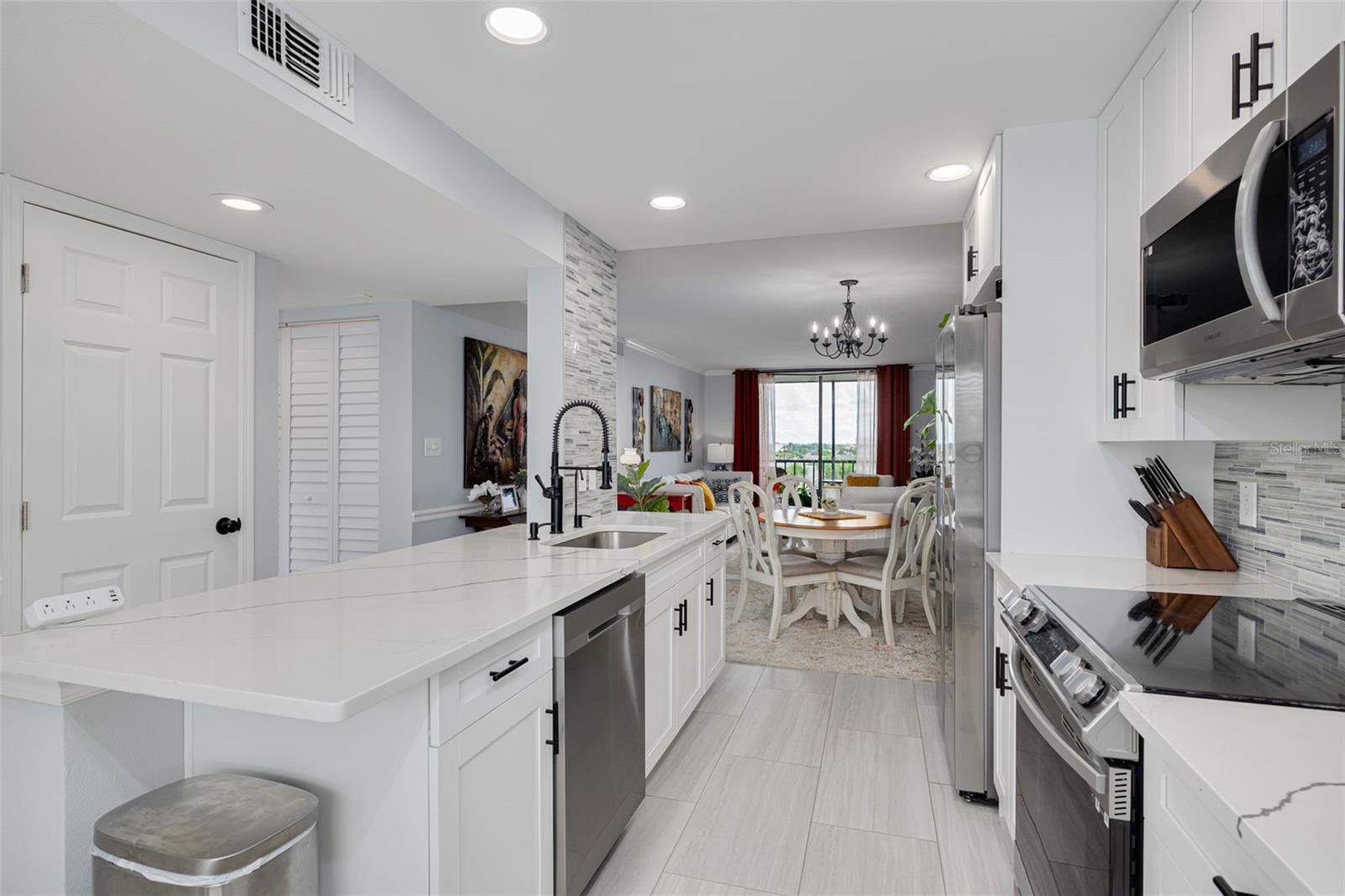 Image 5 of 43 For 1324 Pasadena Avenue S 402