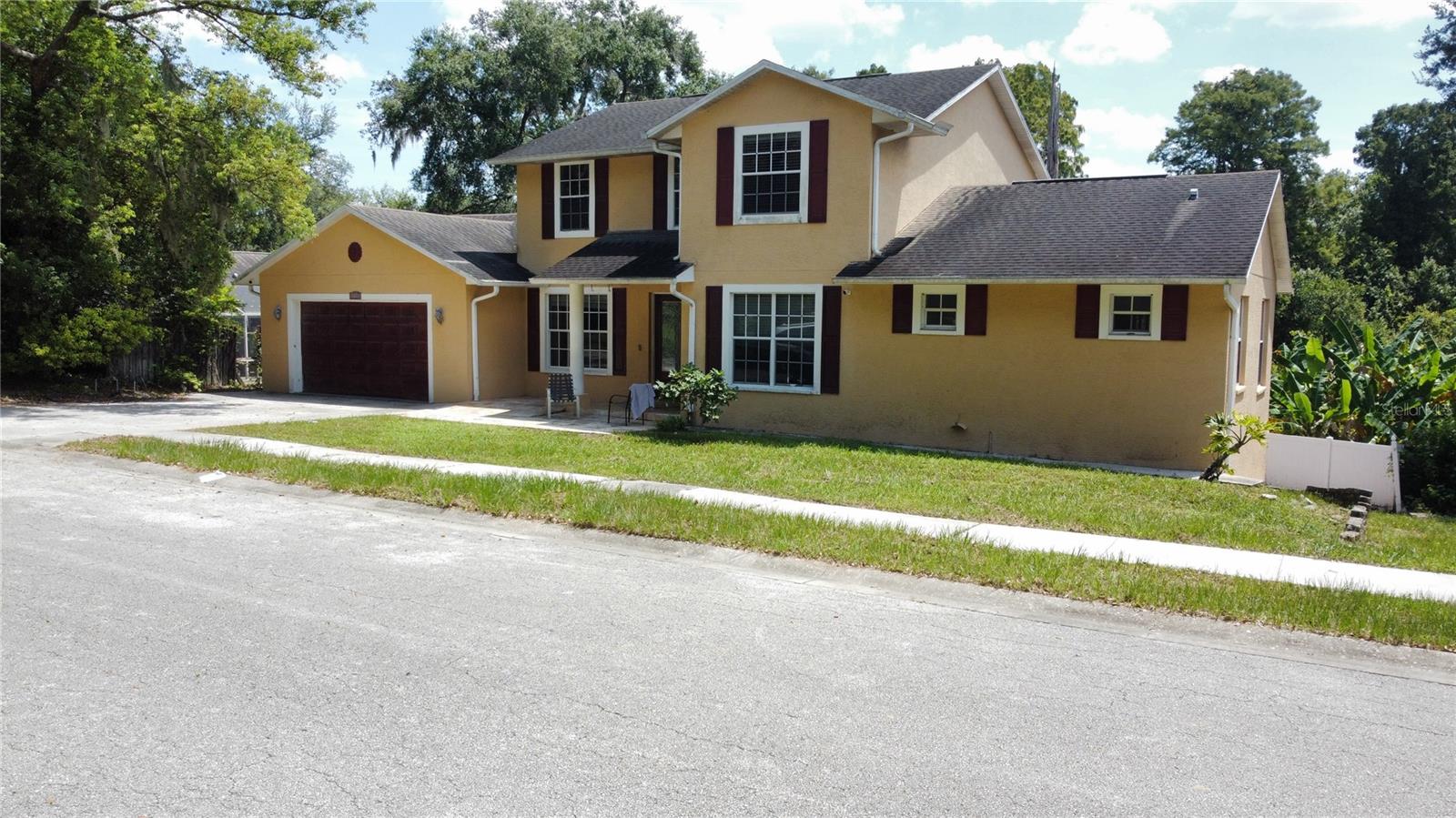 Listing photo id 1 for 7419 Savannah Lane