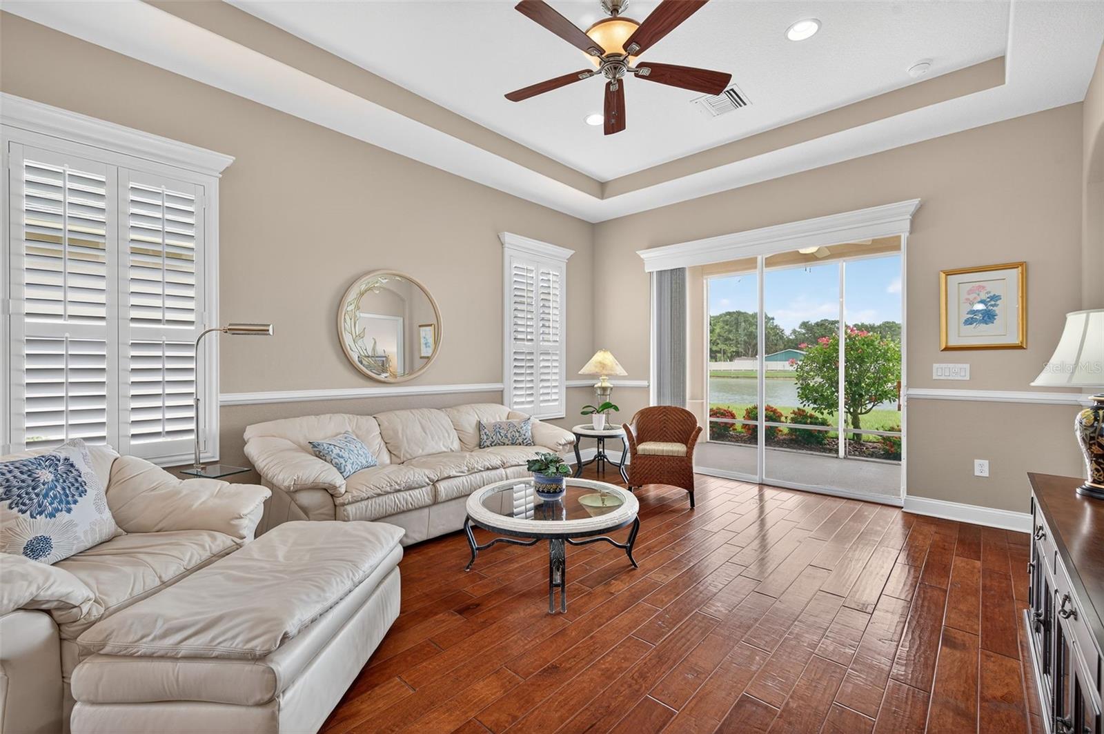 Image 15 of 43 For 2756 Devonoak Boulevard