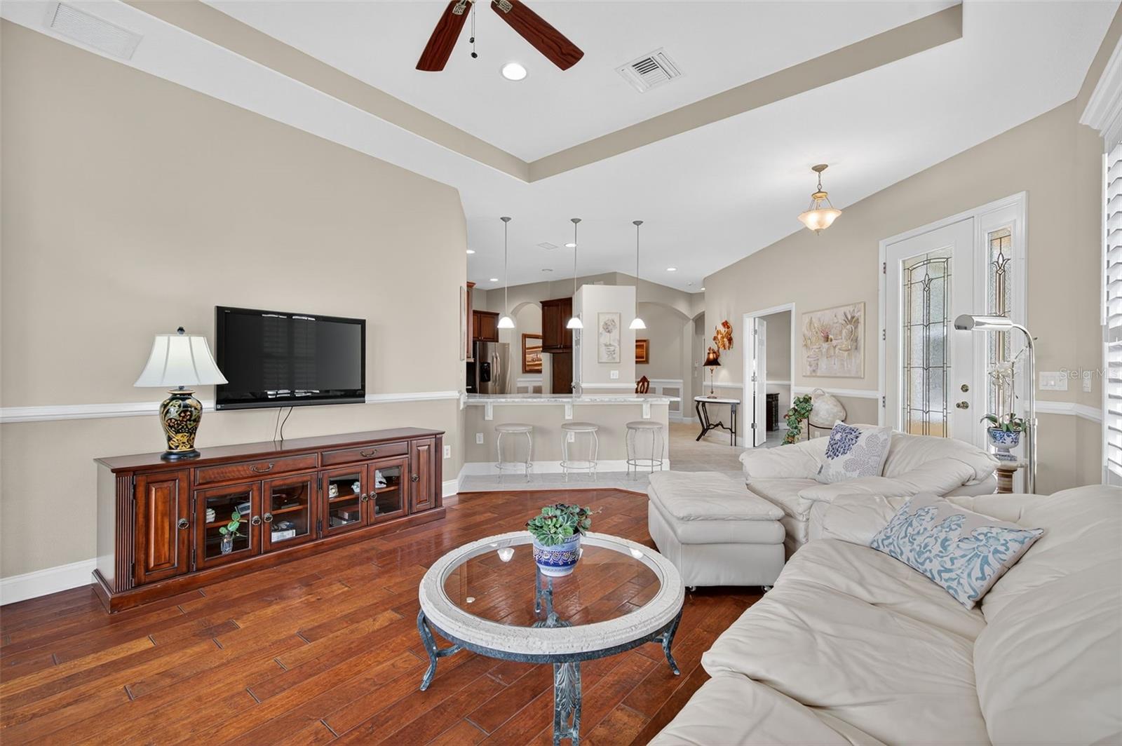 Image 16 of 43 For 2756 Devonoak Boulevard