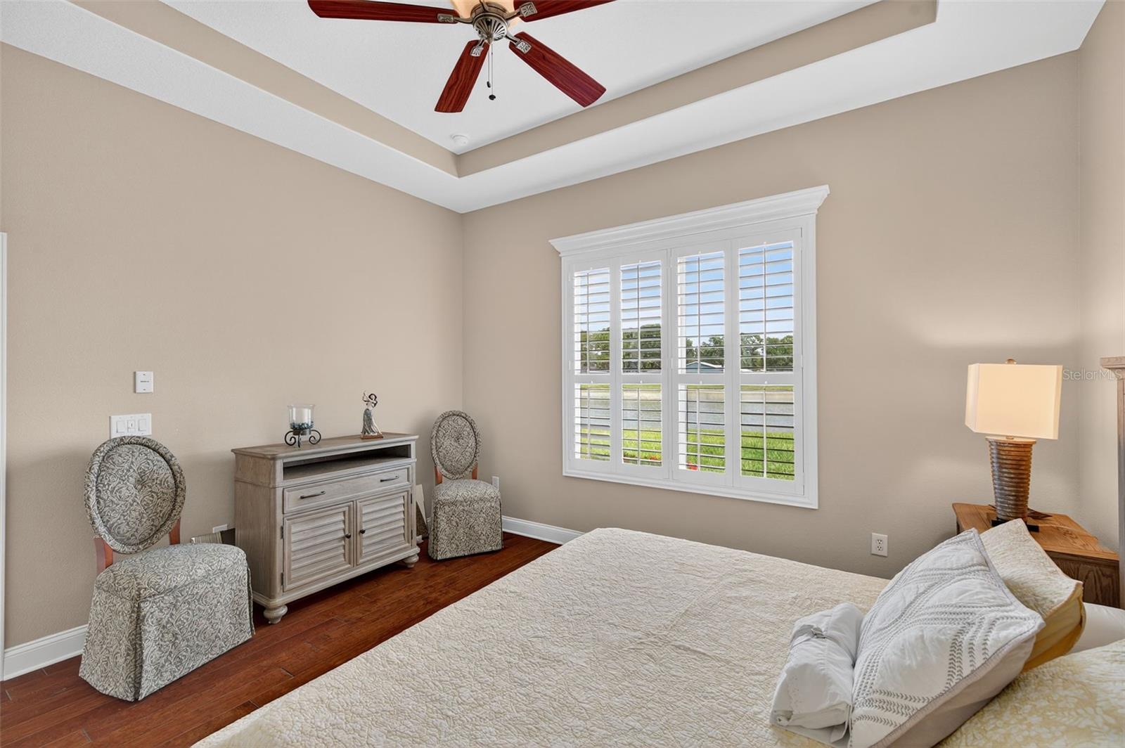Image 18 of 43 For 2756 Devonoak Boulevard