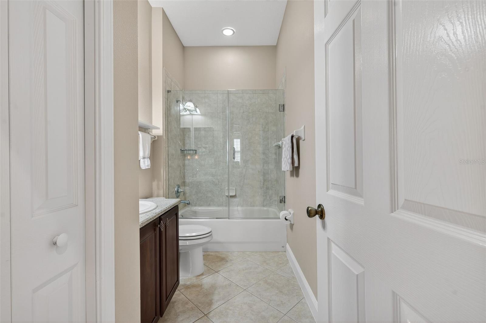 Image 30 of 43 For 2756 Devonoak Boulevard