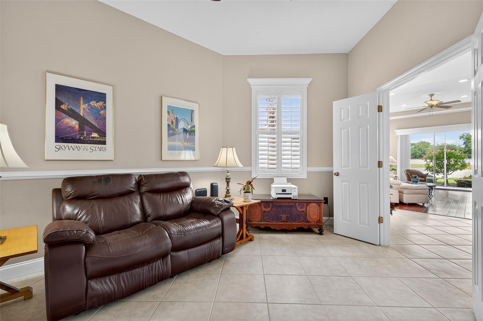 Image 32 of 43 For 2756 Devonoak Boulevard