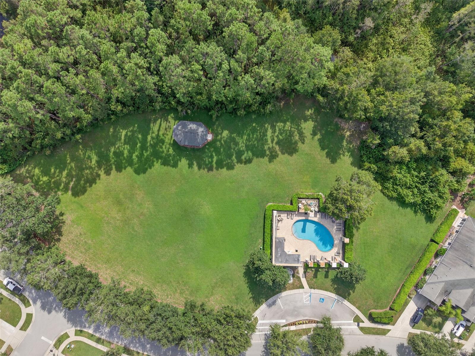 Image 36 of 43 For 2756 Devonoak Boulevard