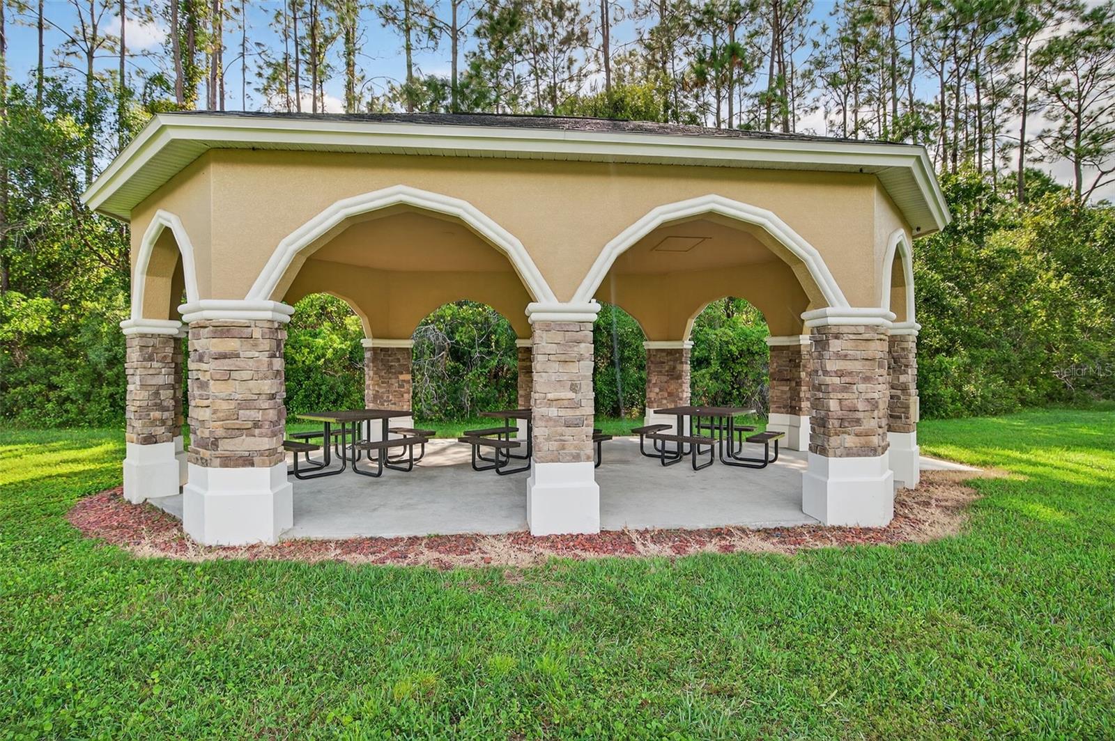 Image 39 of 43 For 2756 Devonoak Boulevard