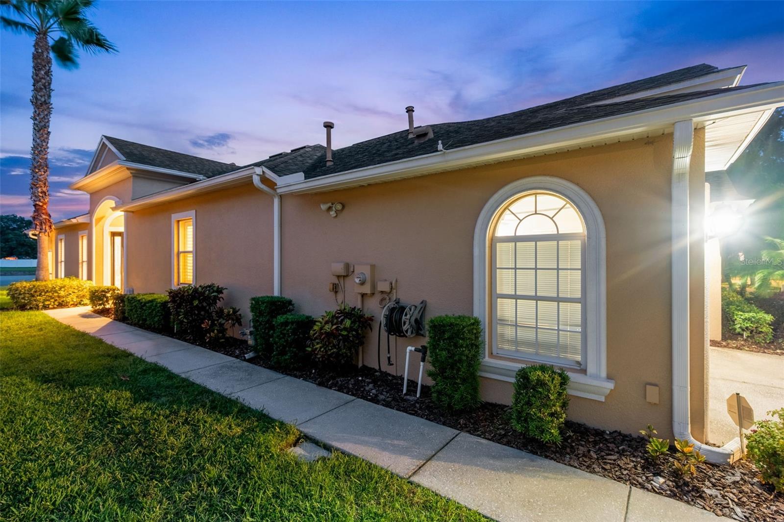 Image 5 of 43 For 2756 Devonoak Boulevard