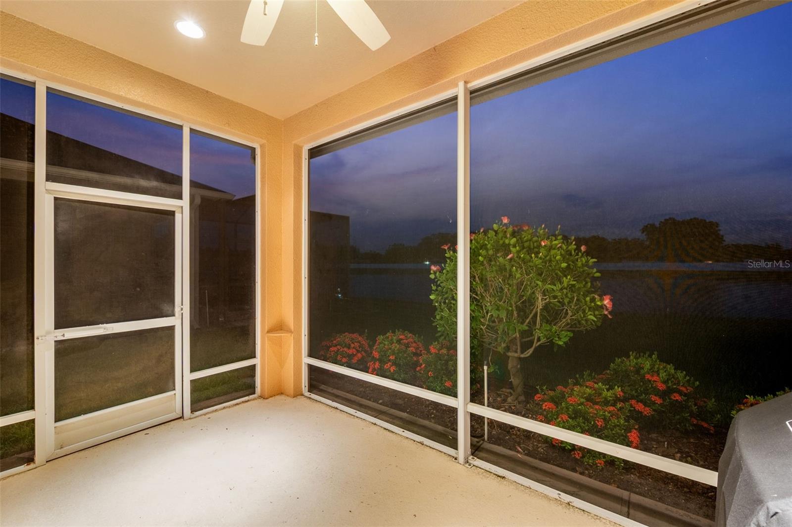 Image 6 of 43 For 2756 Devonoak Boulevard