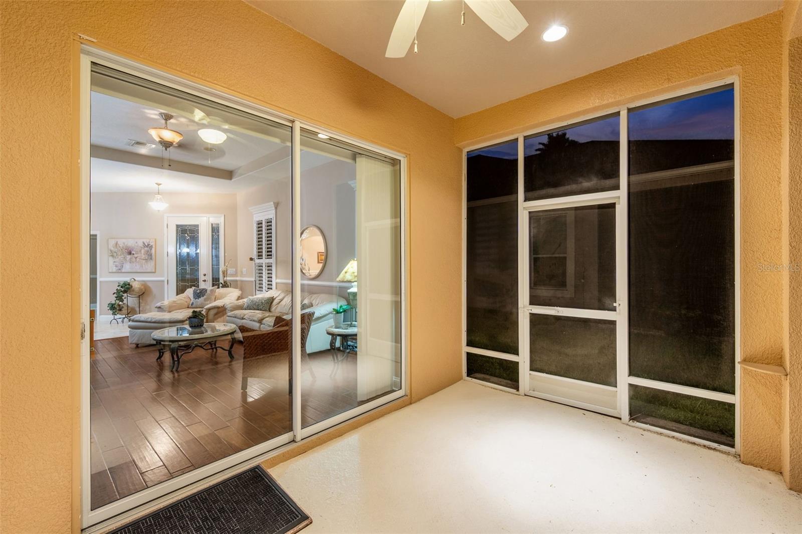 Image 7 of 43 For 2756 Devonoak Boulevard