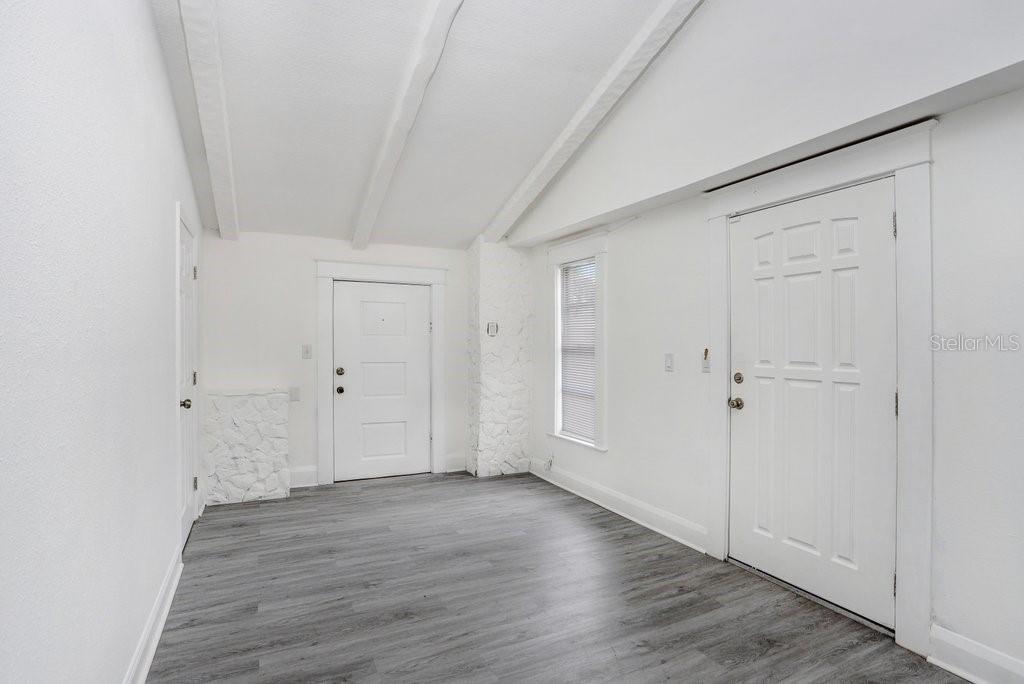 Image 12 of 27 For 2515 Hiawatha Street