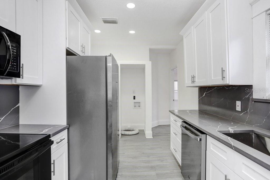 Image 7 of 27 For 2515 Hiawatha Street