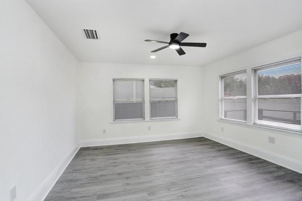 Image 9 of 27 For 2515 Hiawatha Street