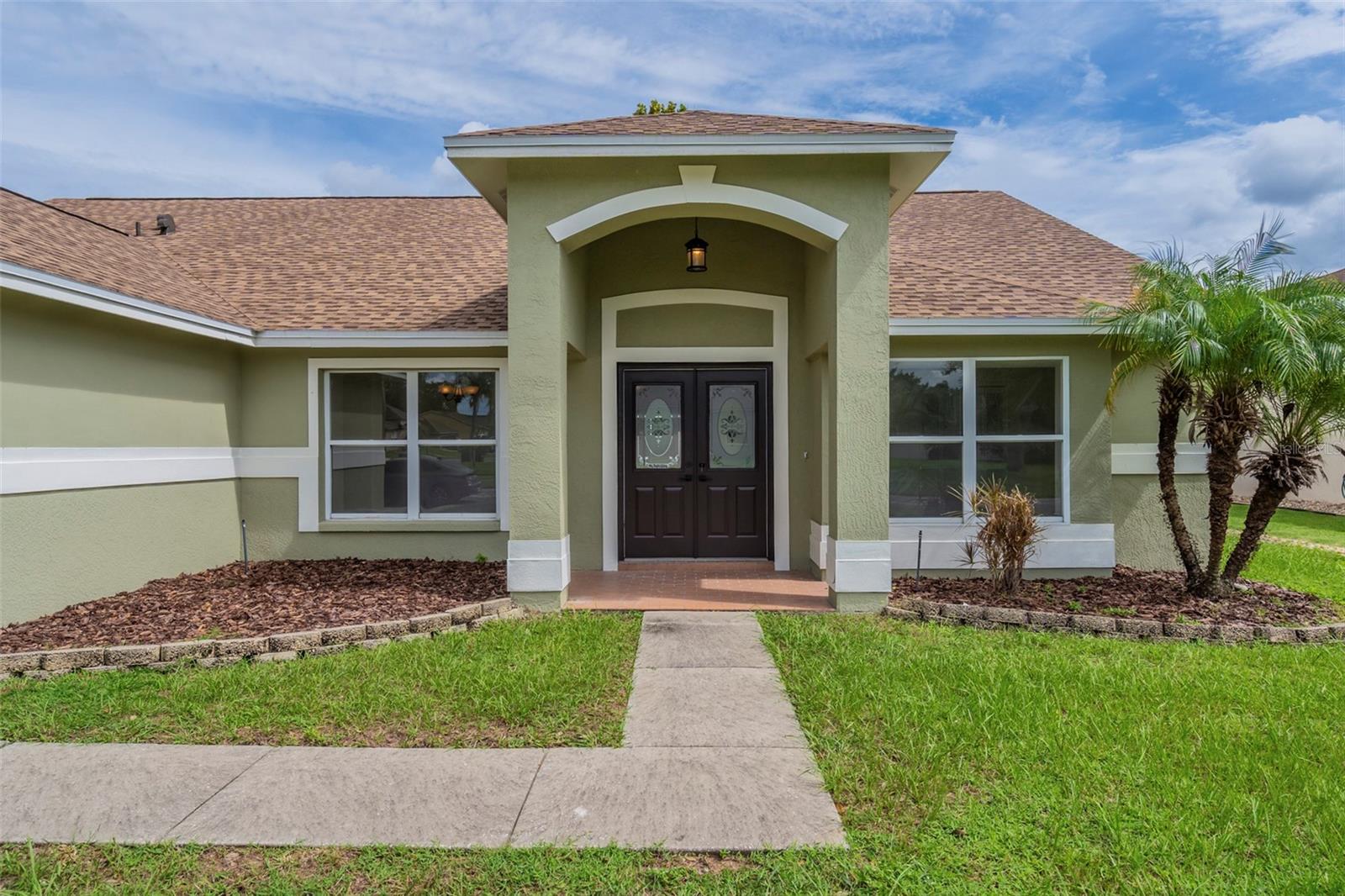 Listing photo id 2 for 1910 Leichester Street