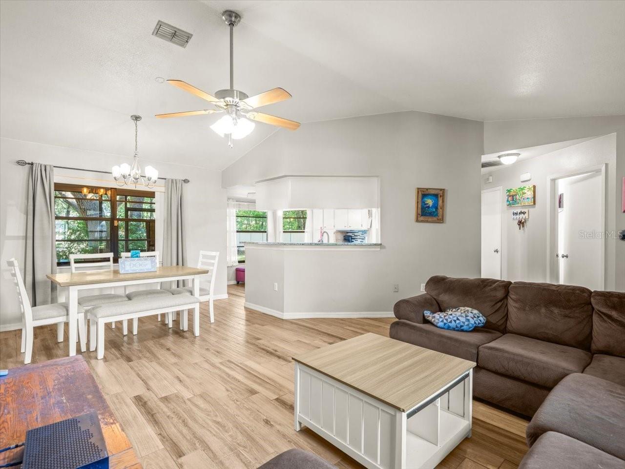 Image 5 of 29 For 8316 Kingsdale Street