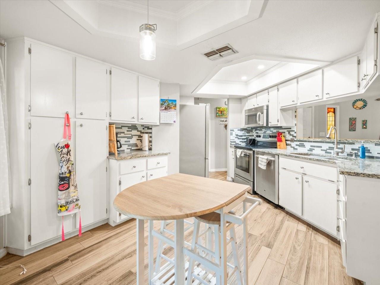 Image 9 of 29 For 8316 Kingsdale Street