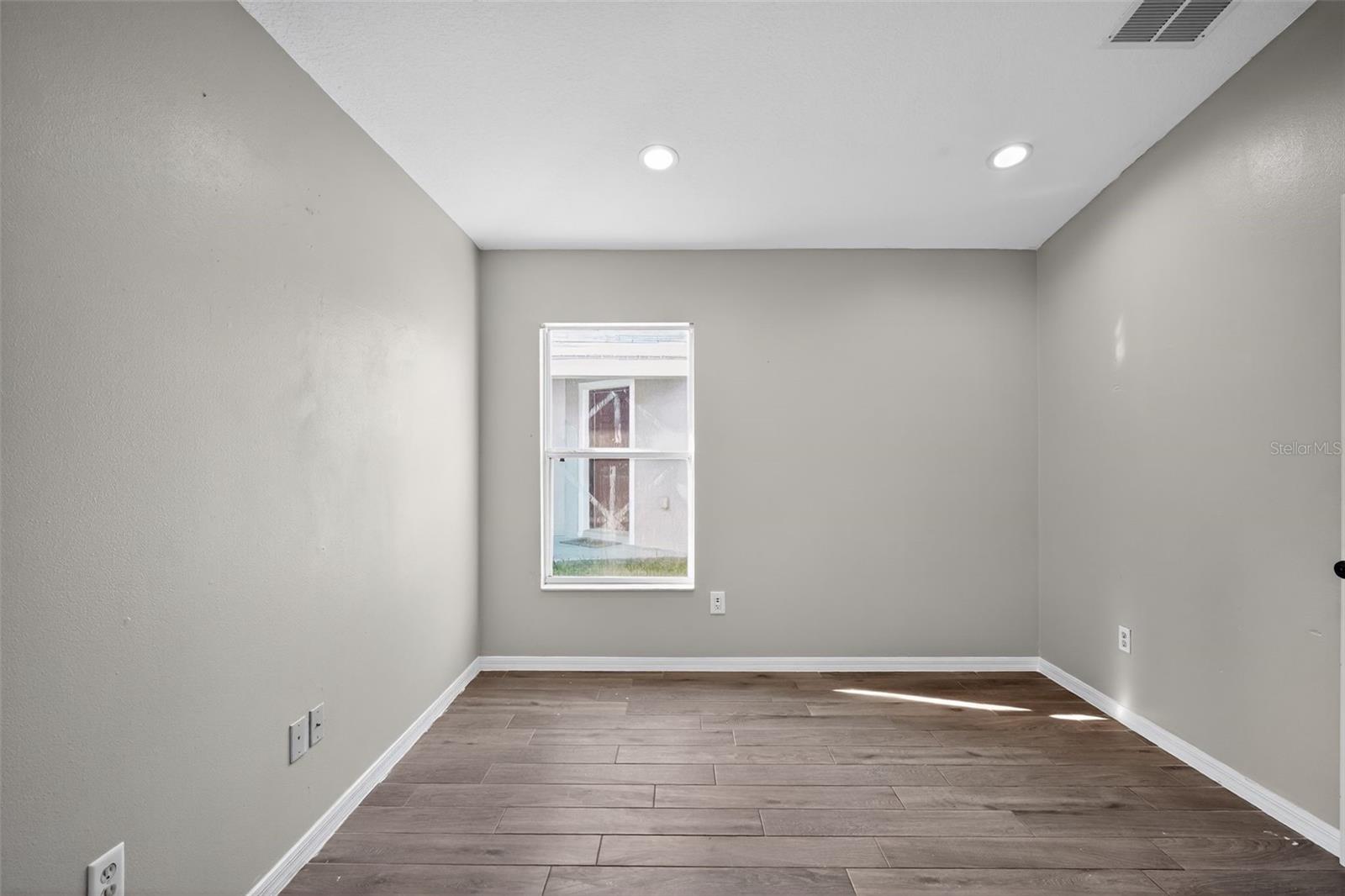 Image 12 of 38 For 10047 Landport Way