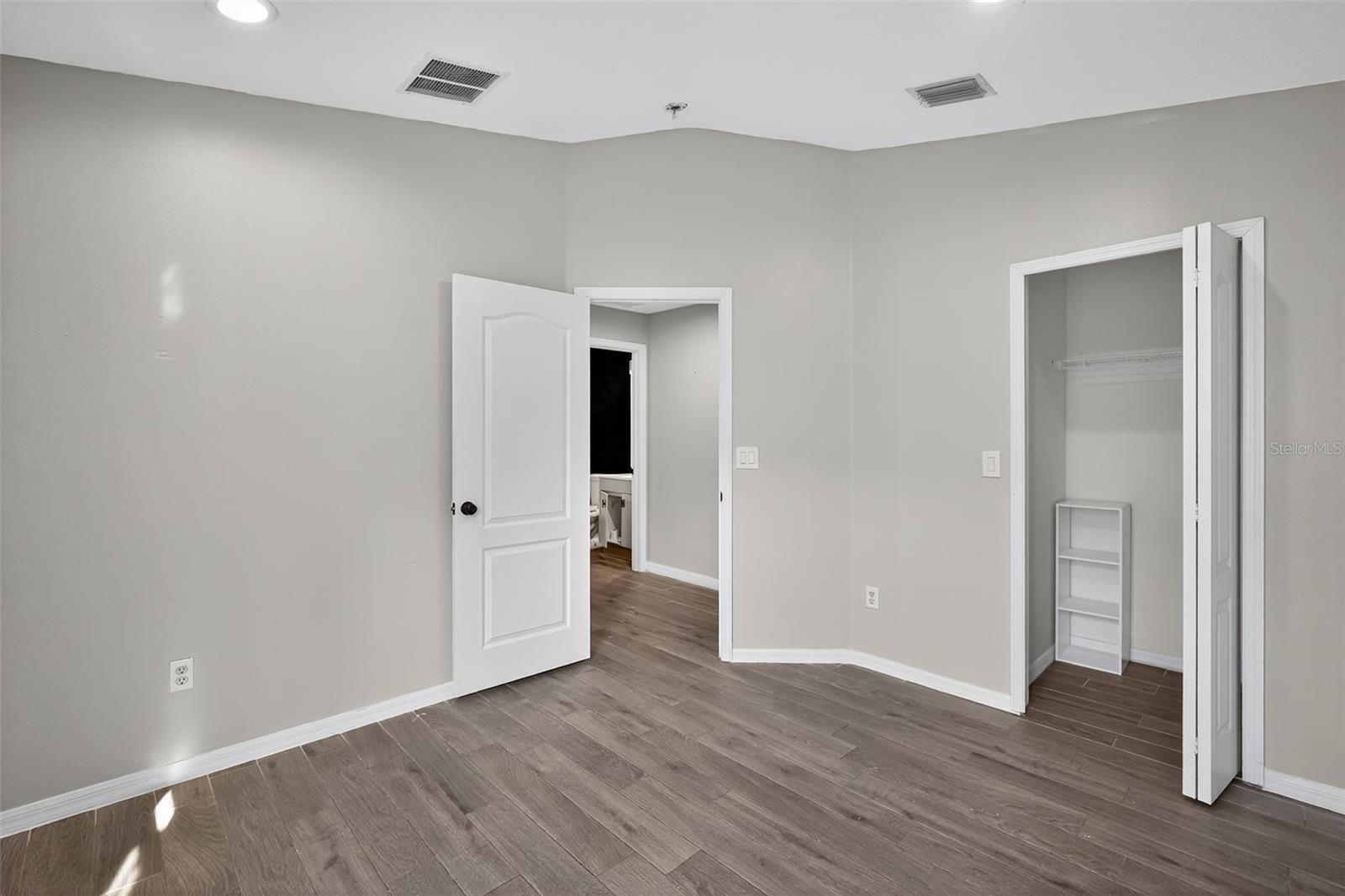 Image 13 of 38 For 10047 Landport Way