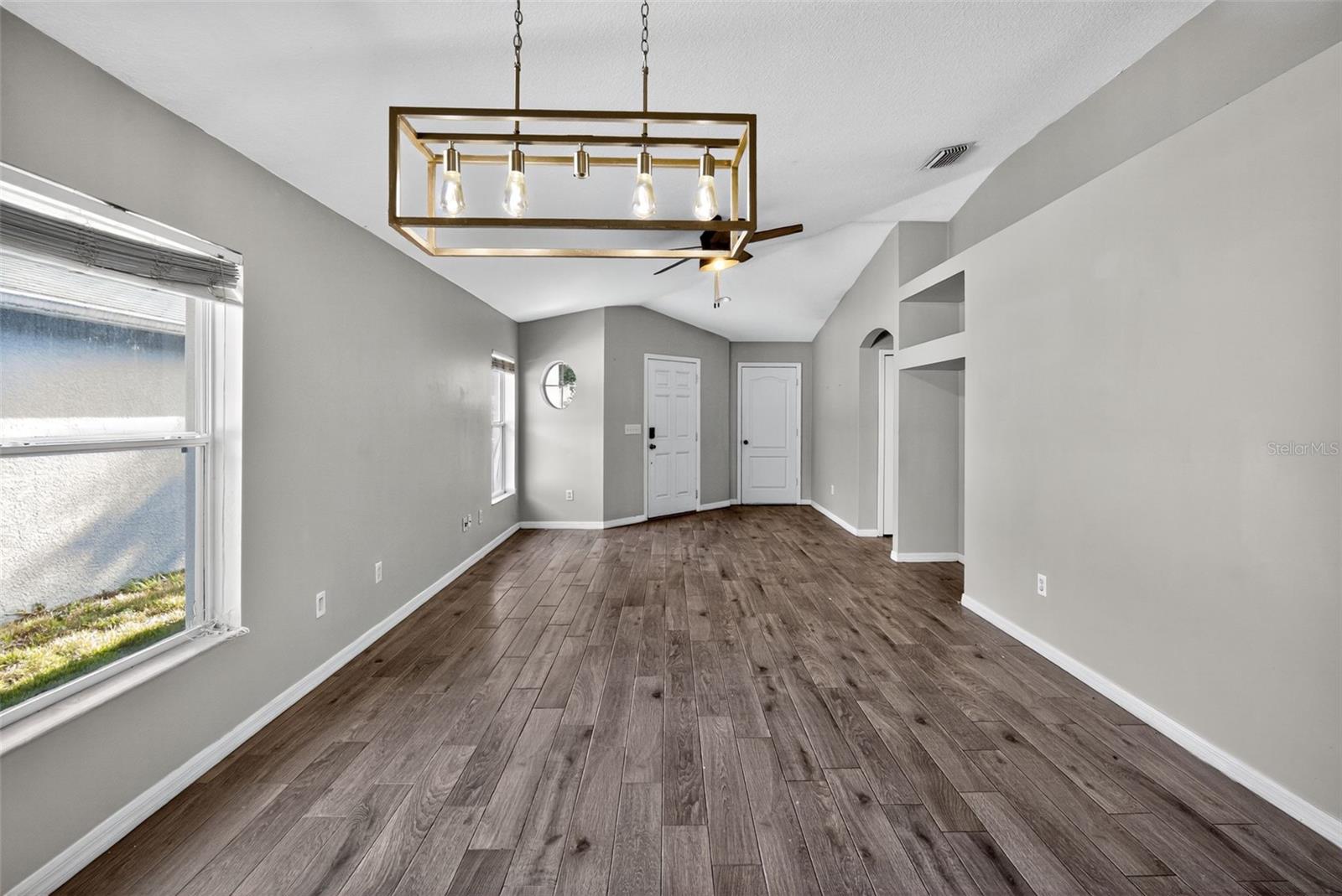 Image 4 of 38 For 10047 Landport Way