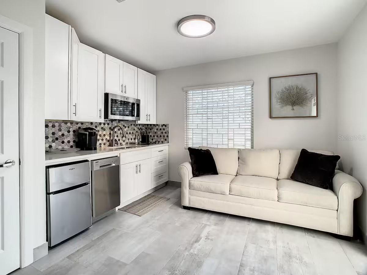 Image 3 of 14 For 102 15th Avenue 2