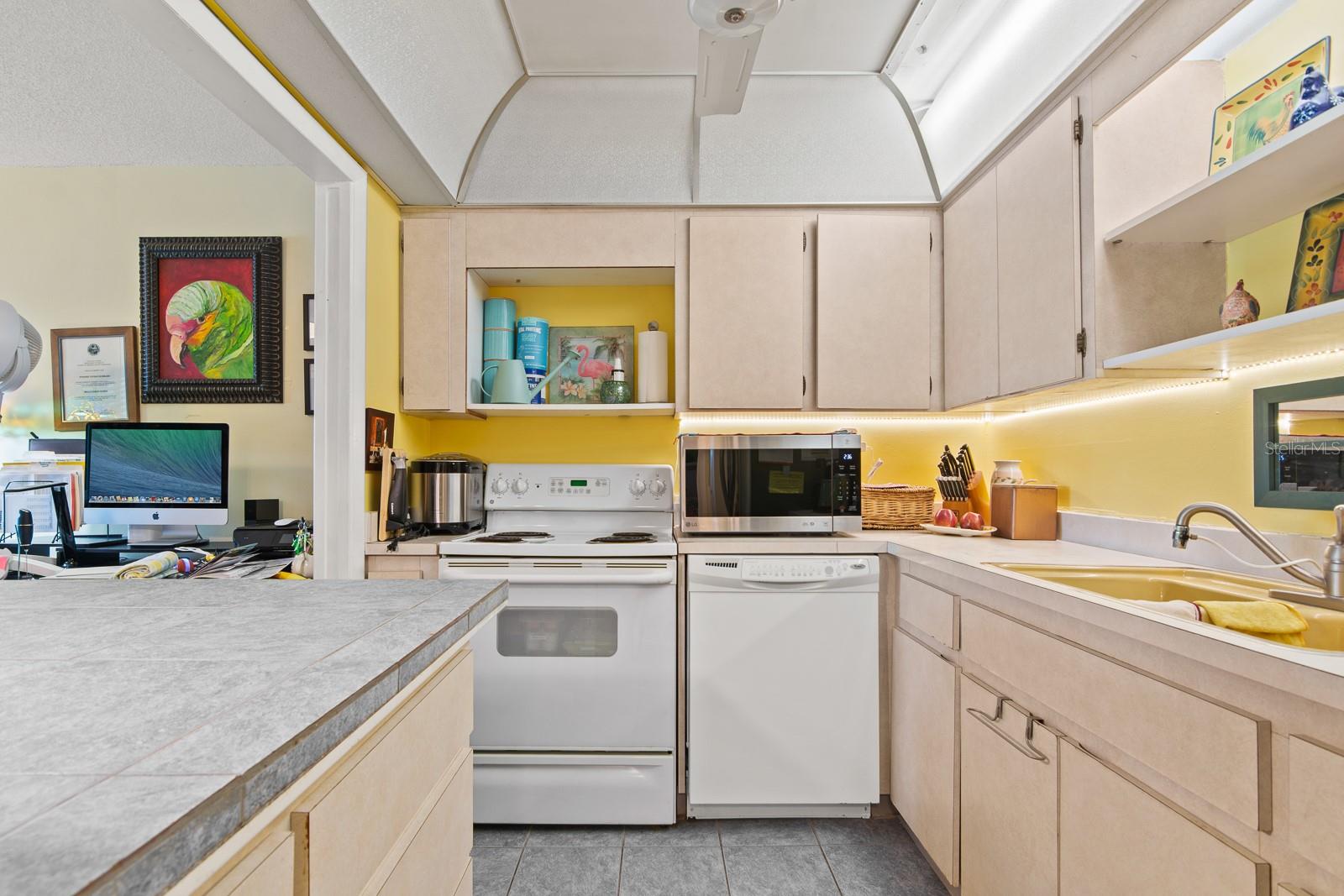 Image 11 of 39 For 420 64th Avenue 202