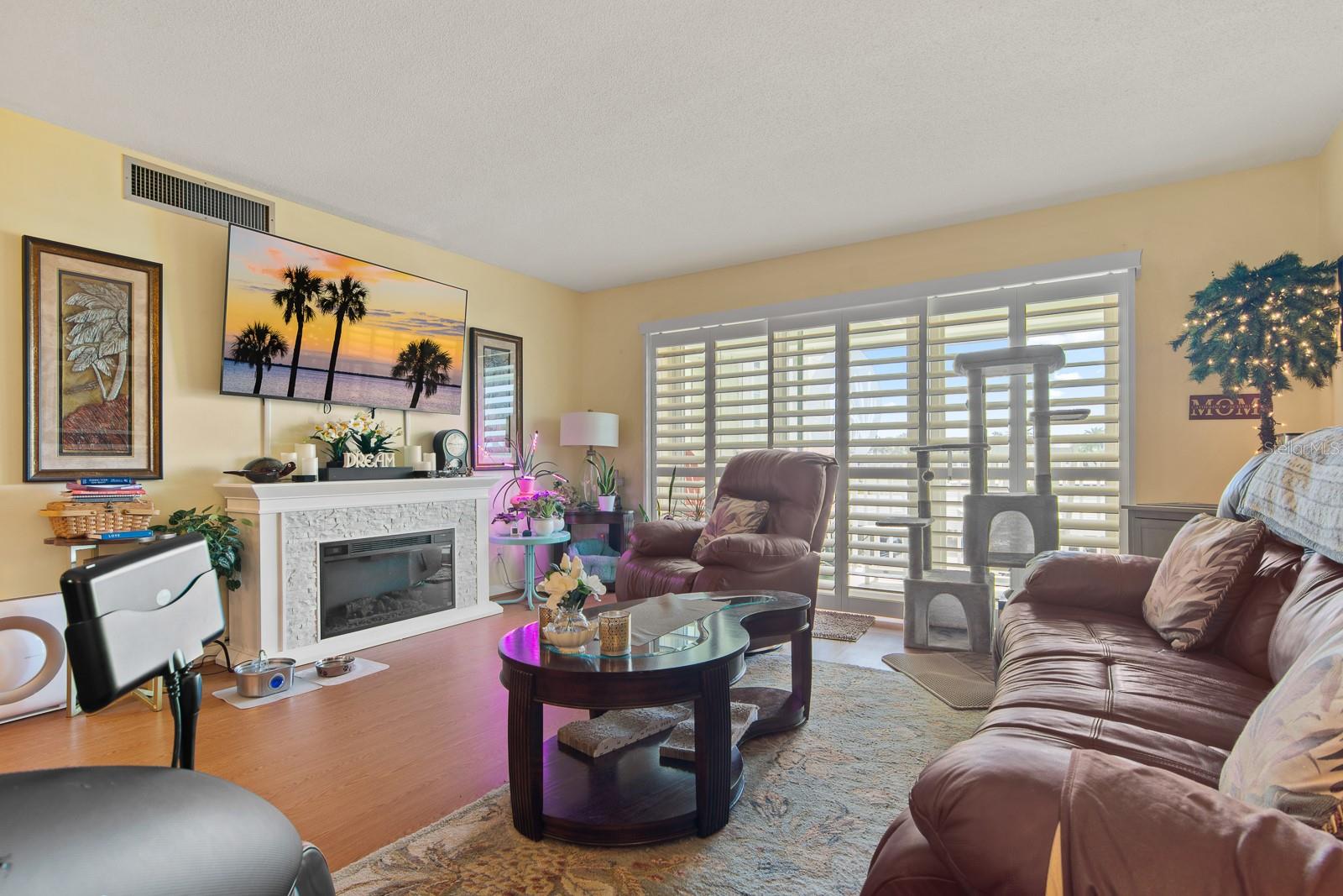 Image 9 of 39 For 420 64th Avenue 202